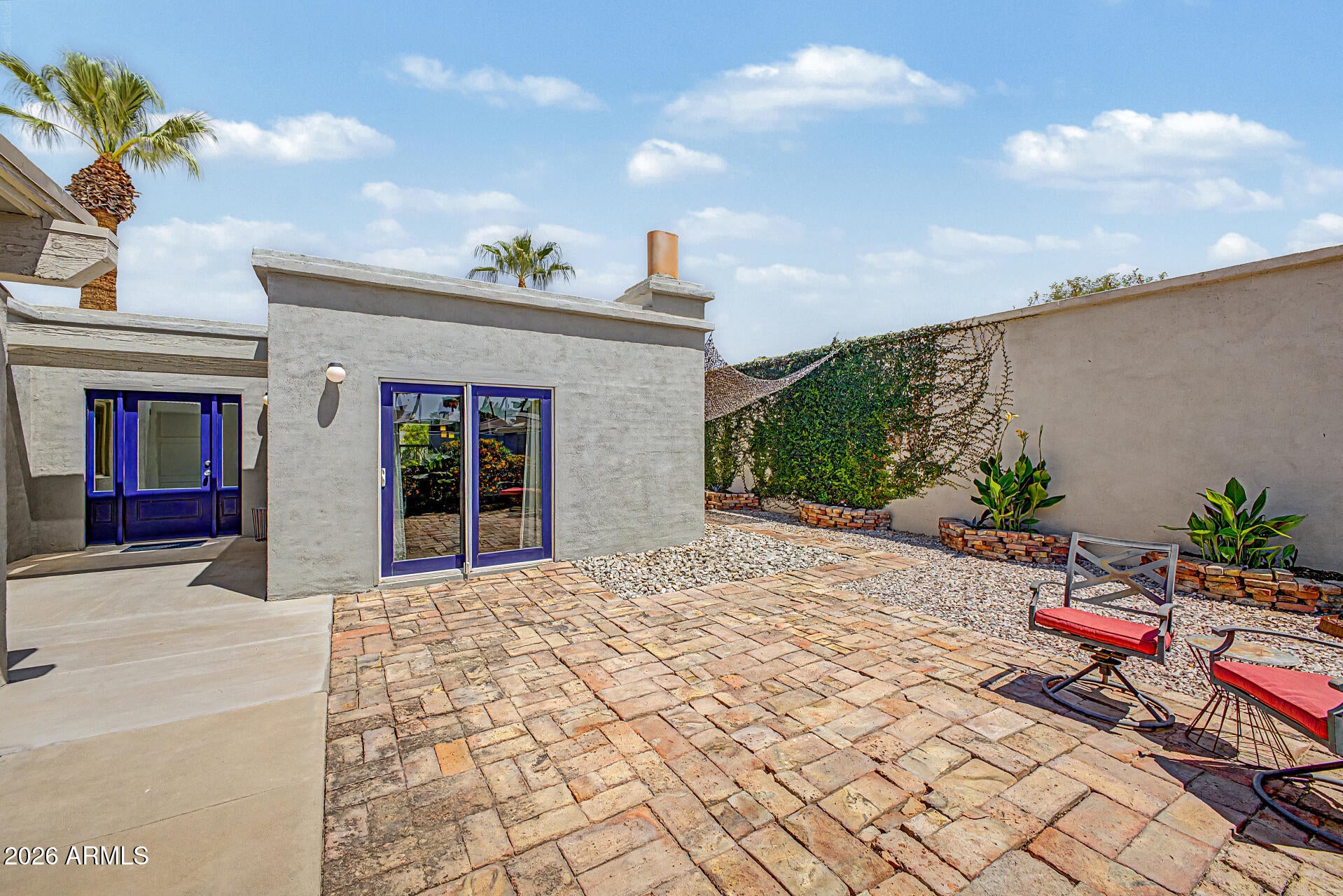 181 LAGUNA Drive W