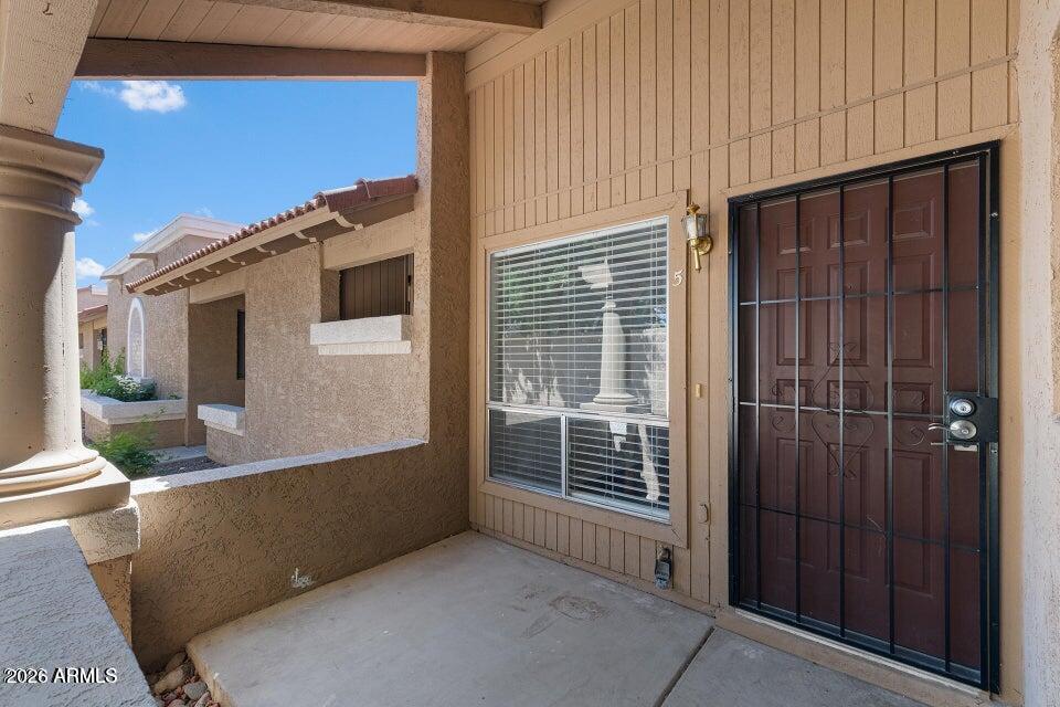 330 W TONOPAH Drive 5