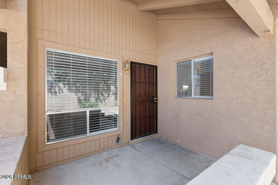 330 W TONOPAH Drive 5