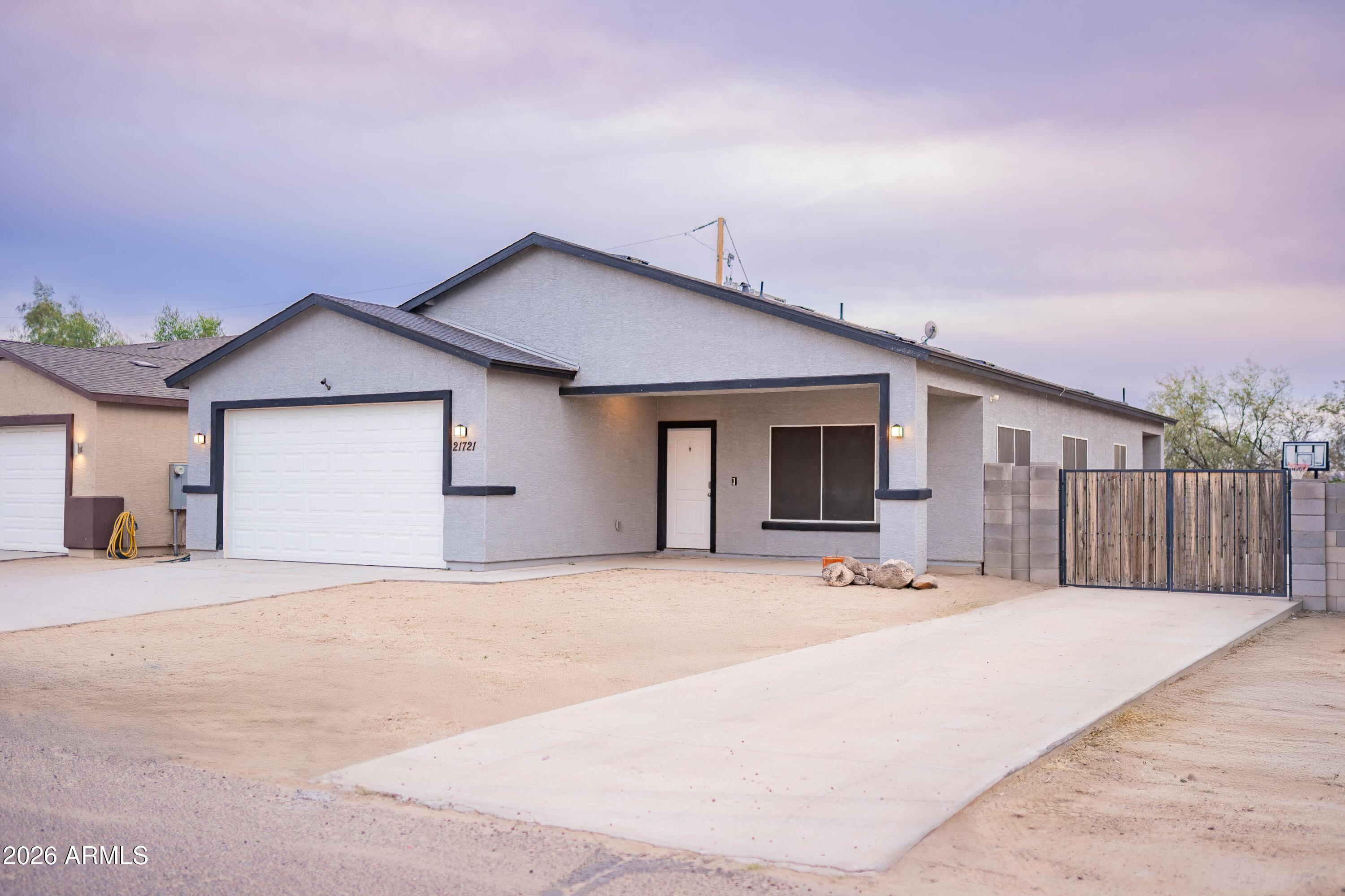 21721 W LAURA Street