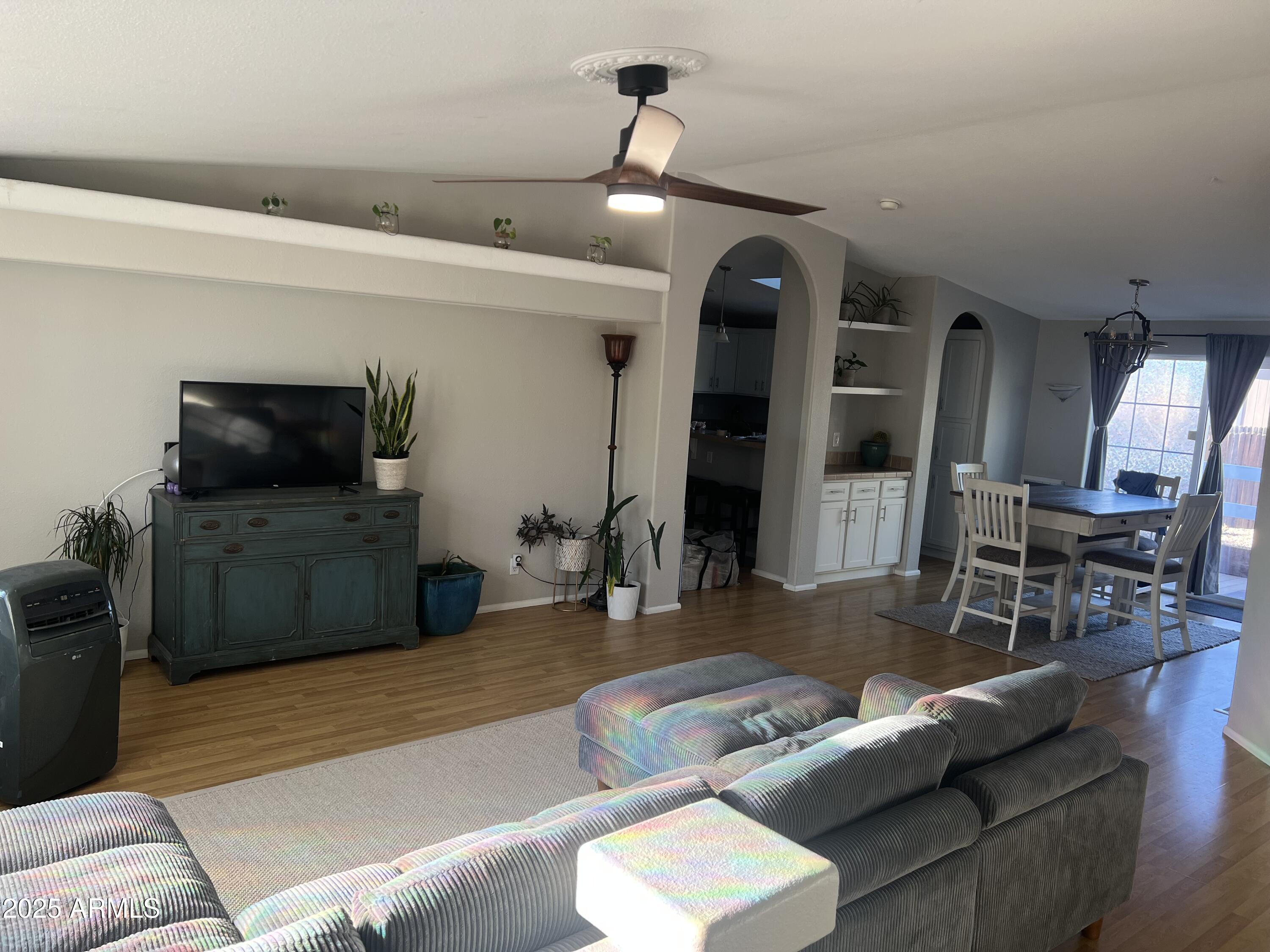 1679 W STEPHEN Drive