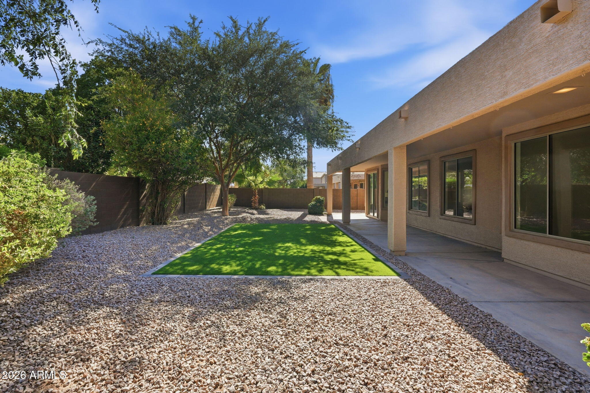 1689 E IRIS Drive