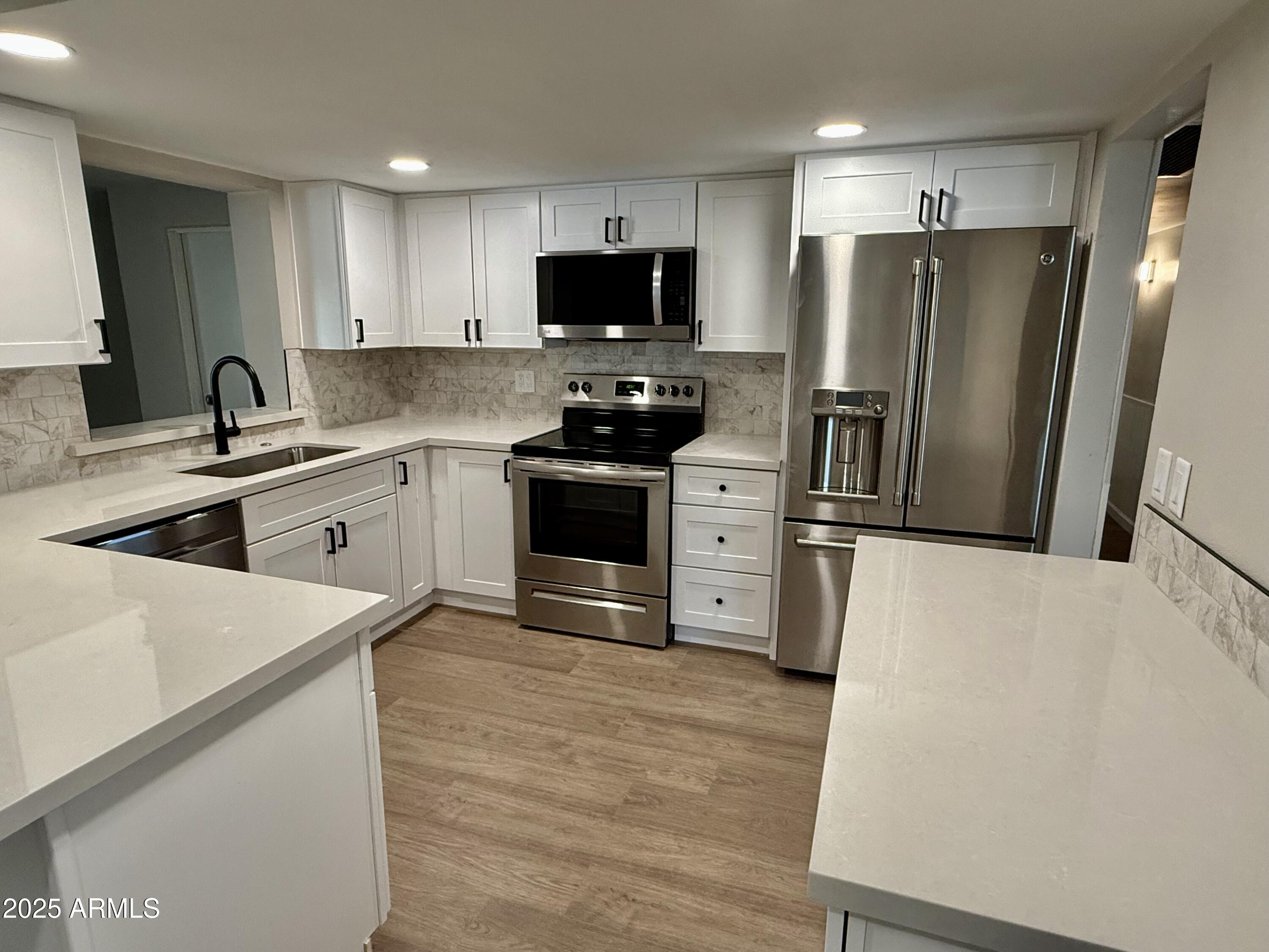 1214 E LAS PALMARITAS Drive