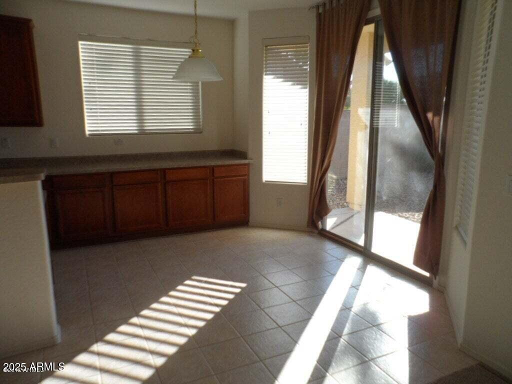 10425 W WINDSOR Avenue