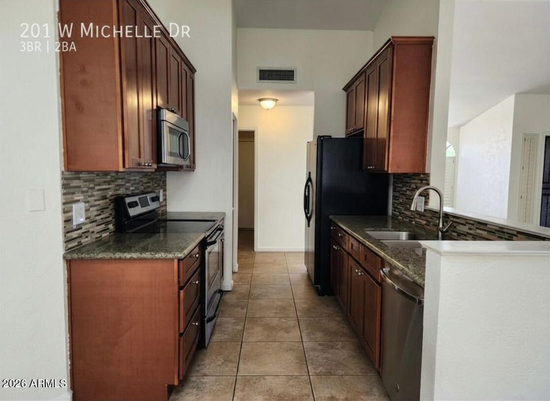 201 W MICHELLE Drive