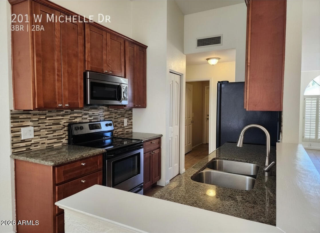 201 W MICHELLE Drive