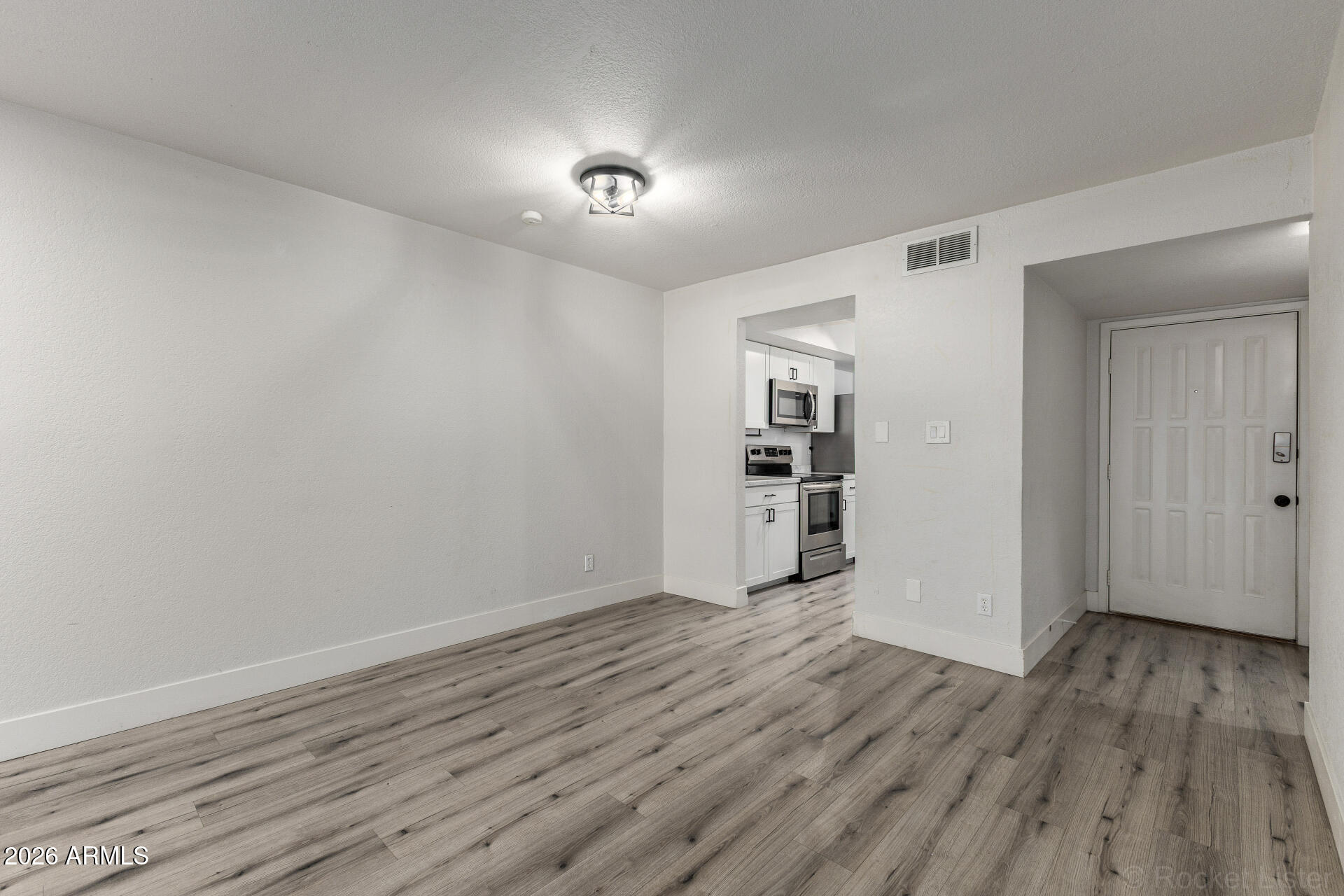 4558 W MARYLAND Avenue