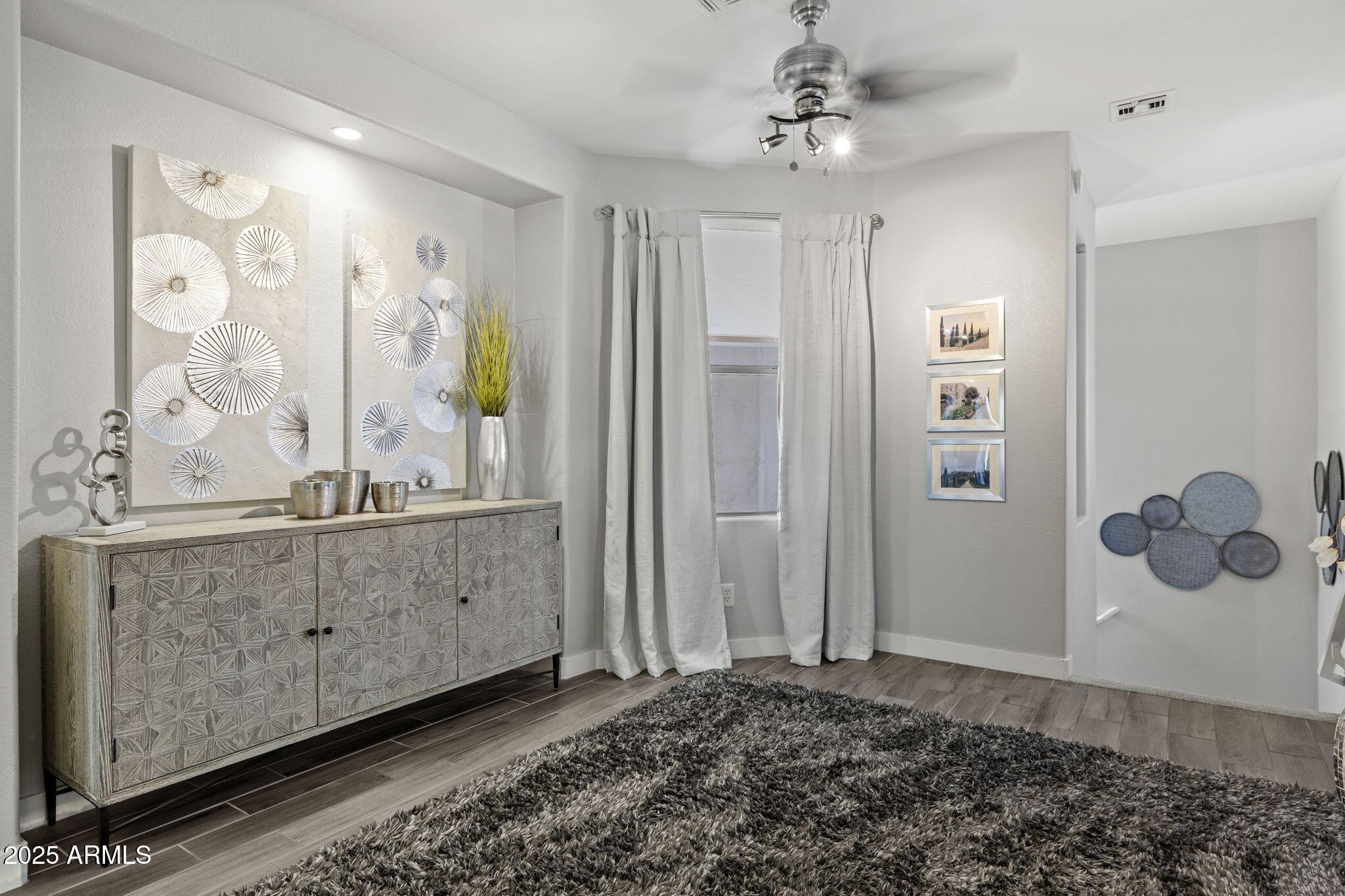 15221 N CLUBGATE Drive 2028