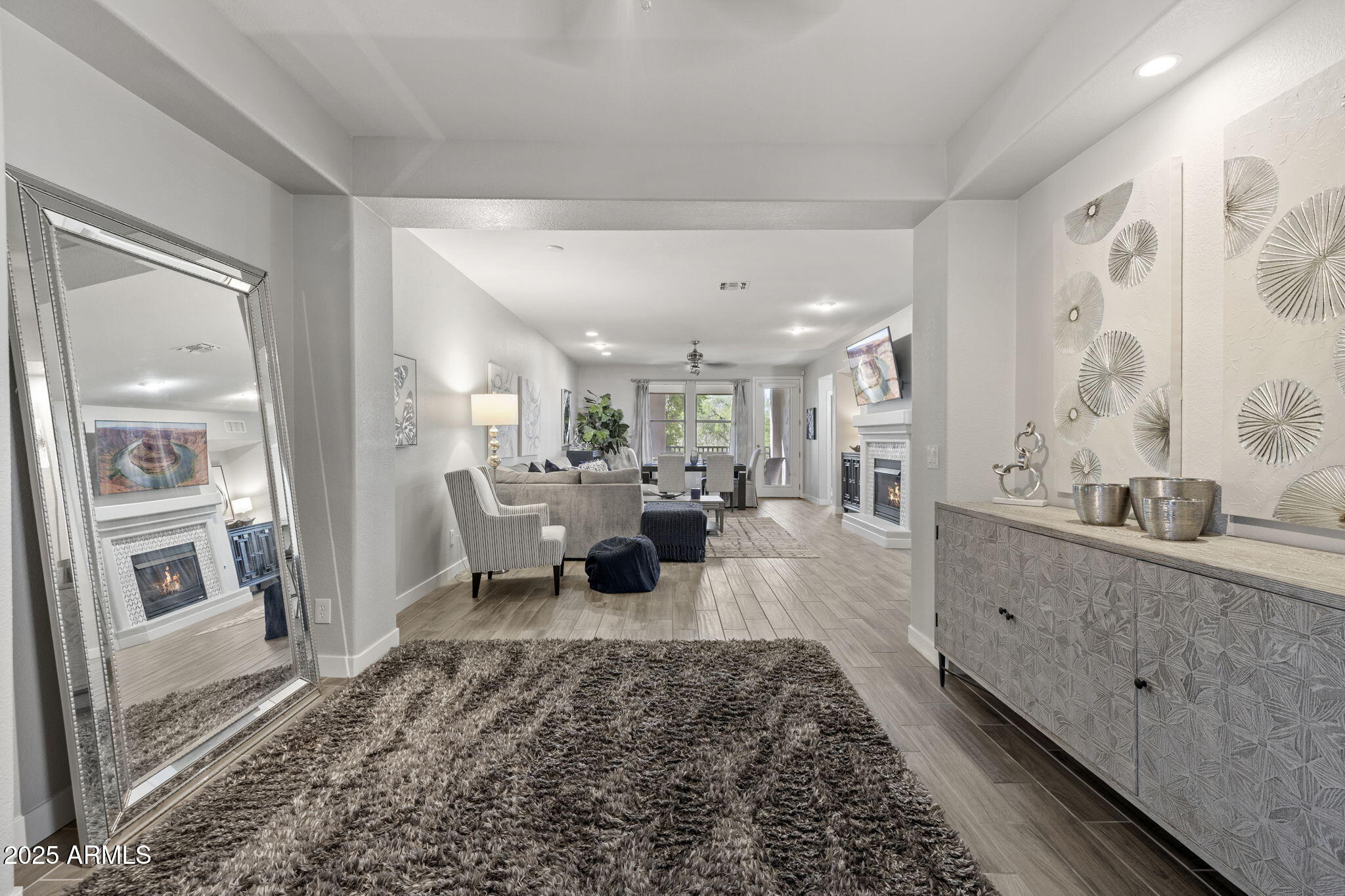 15221 N CLUBGATE Drive 2028