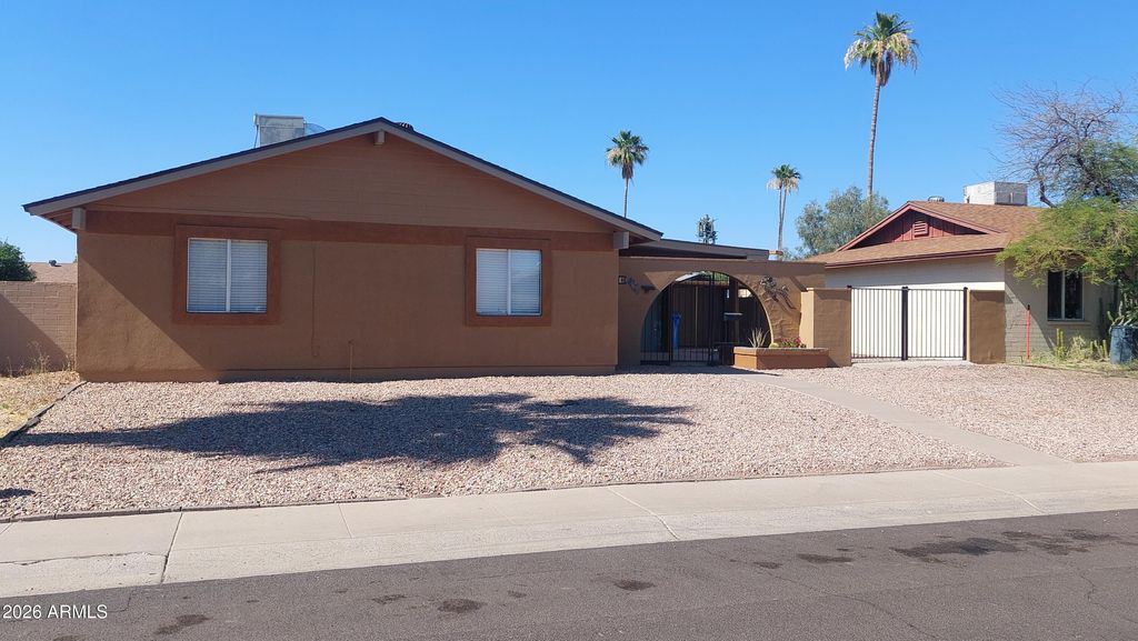 Photo of 3418 W Mandalay Lane, Phoenix, AZ 85053 (MLS # 7028627)