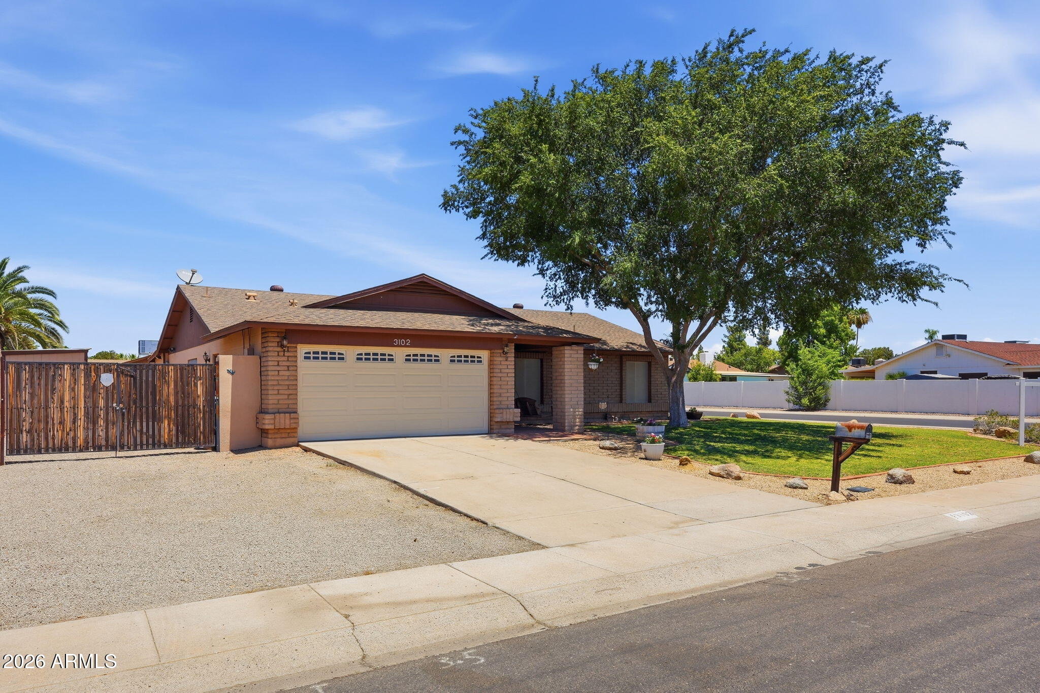3102 W WALTANN Lane