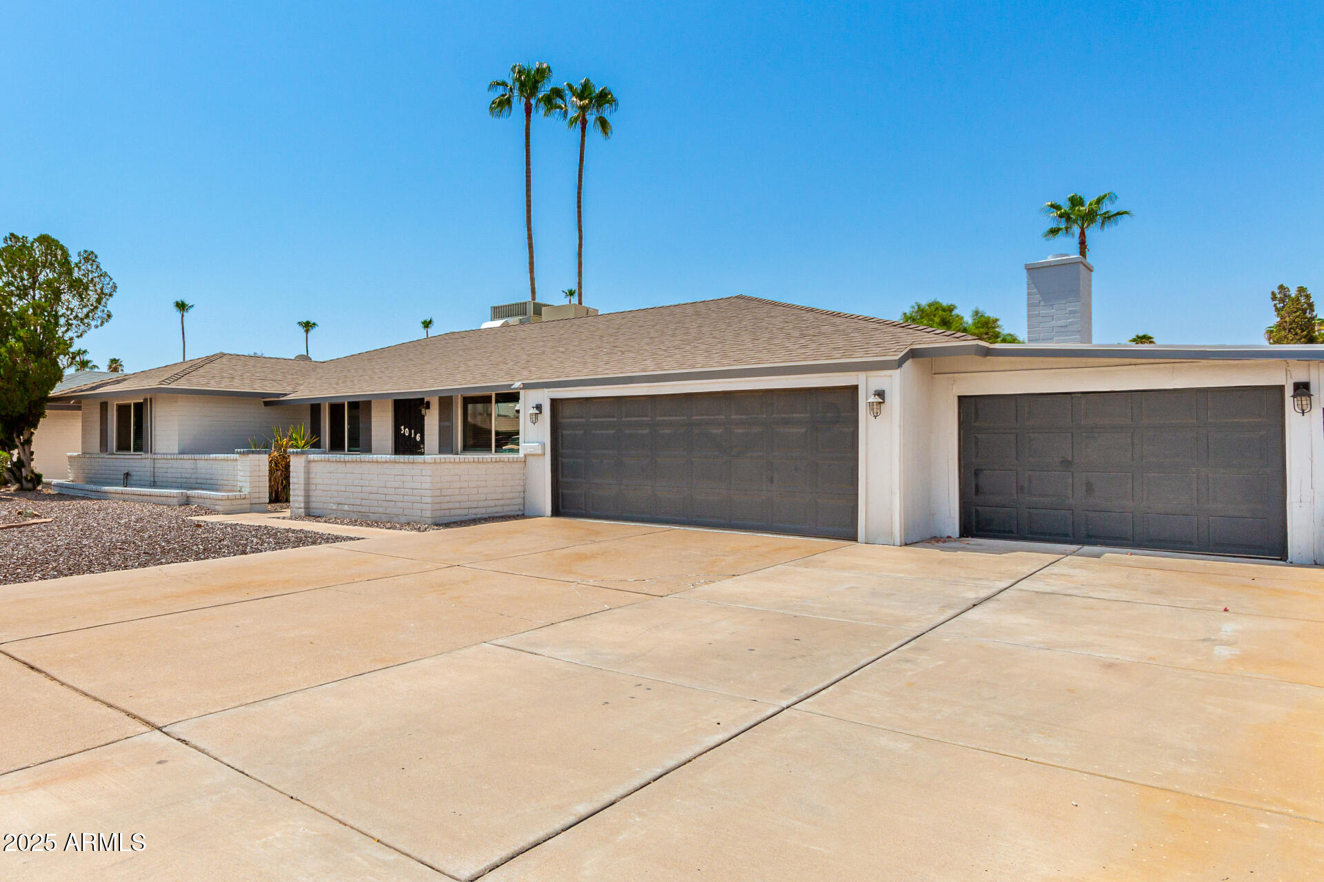 3016 S GEORGE Drive