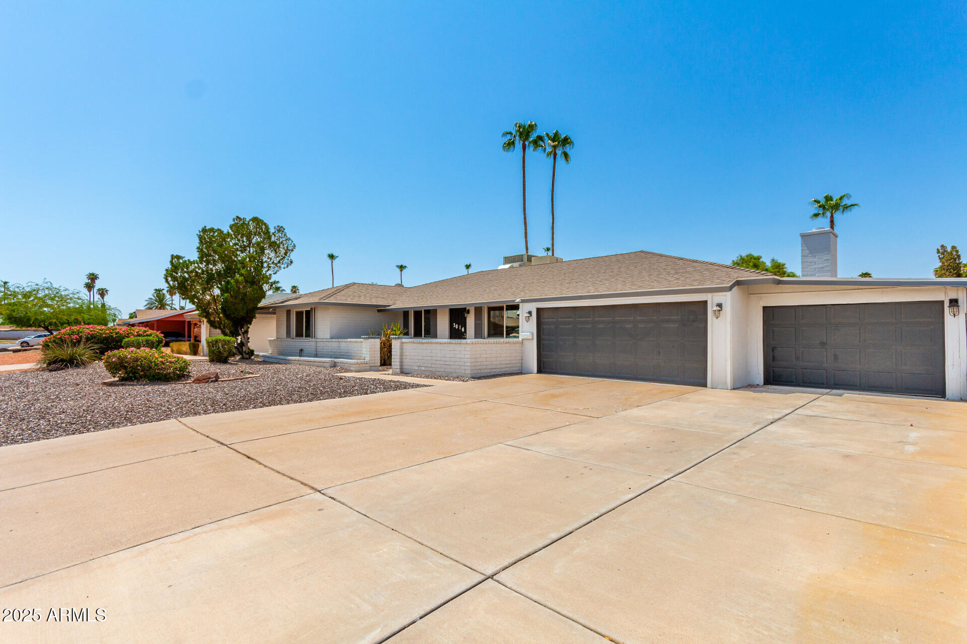 3016 S GEORGE Drive