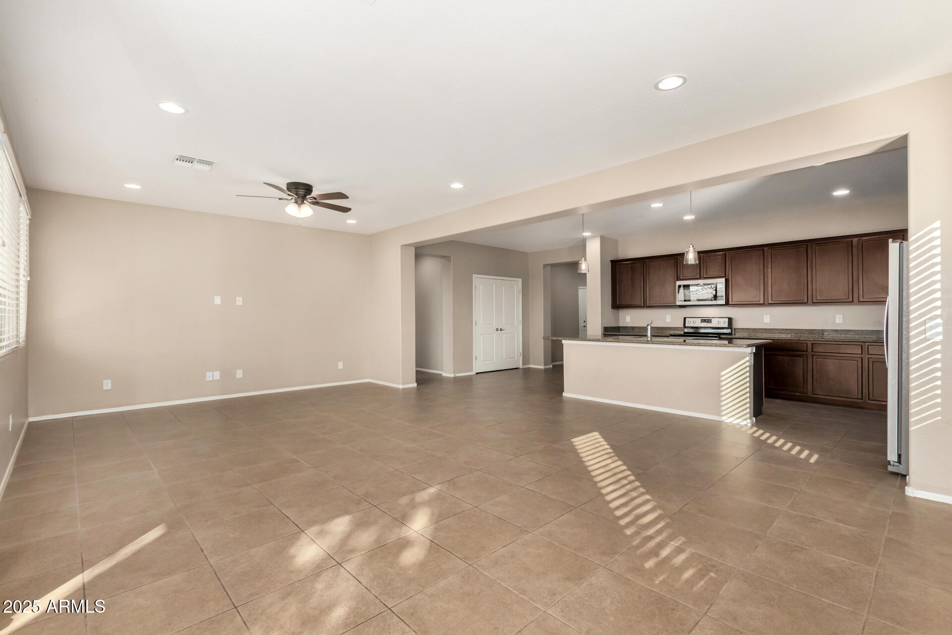 22453 E CAMINA PLATA --