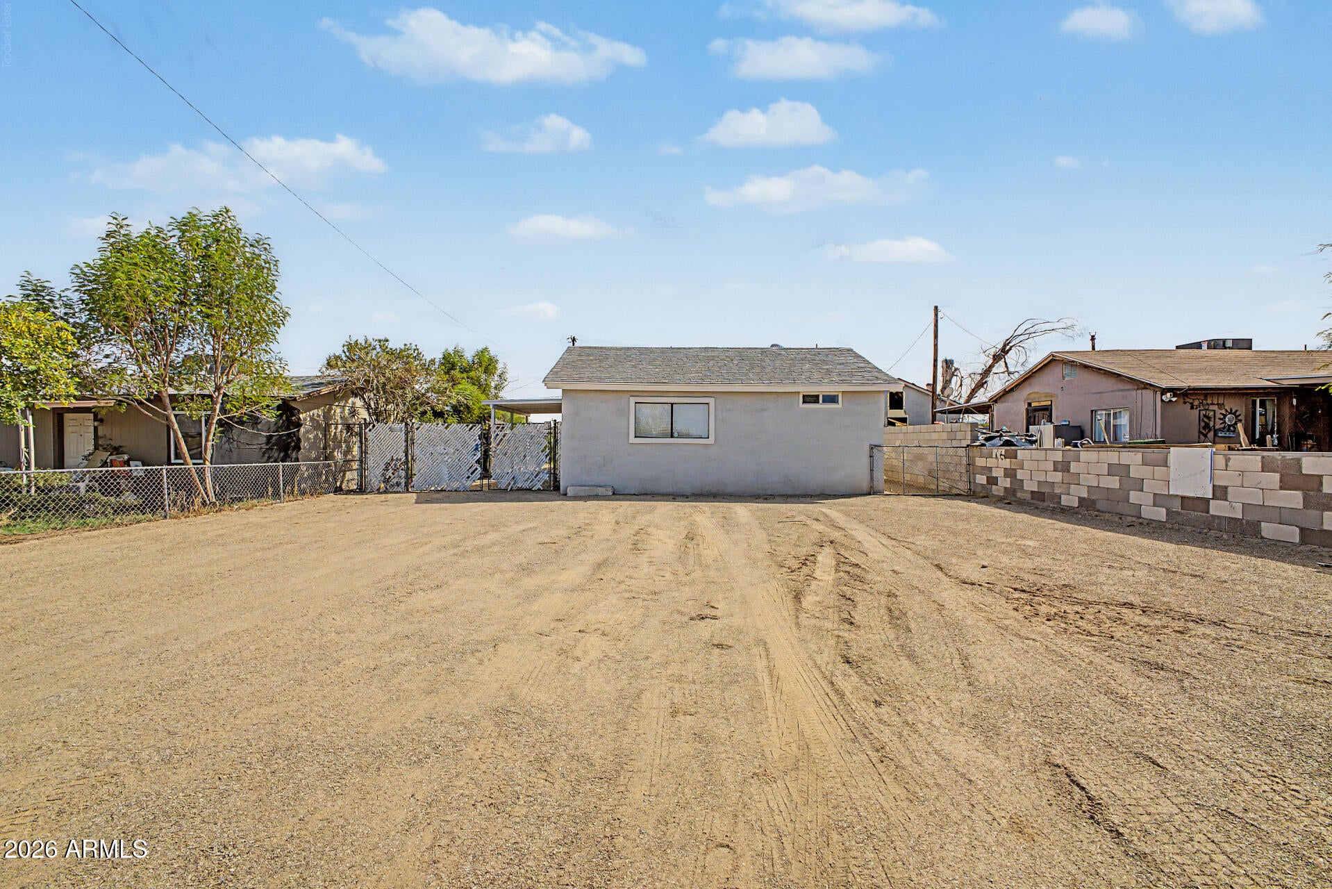 2425 W PAPAGO Street