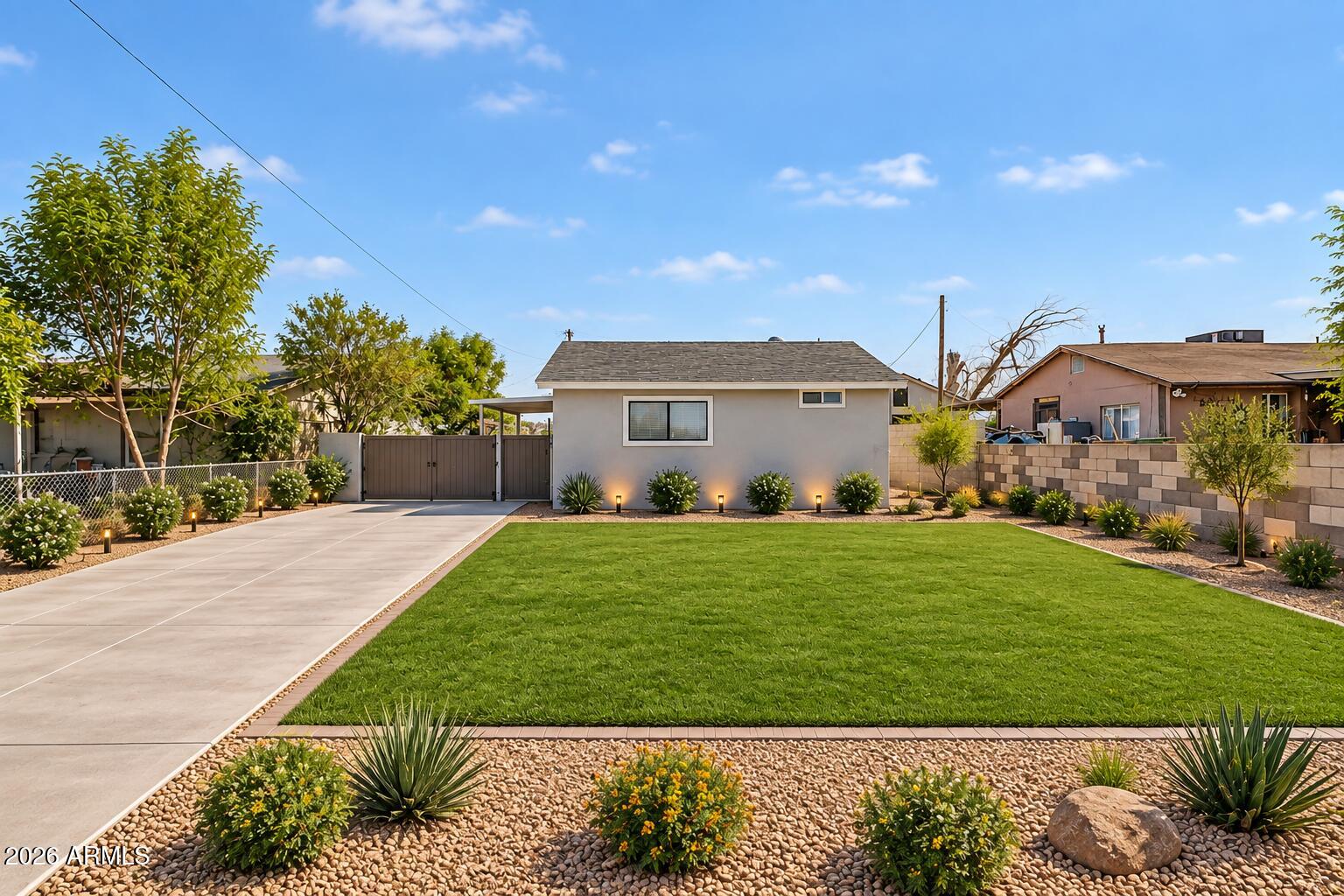 2425 W PAPAGO Street