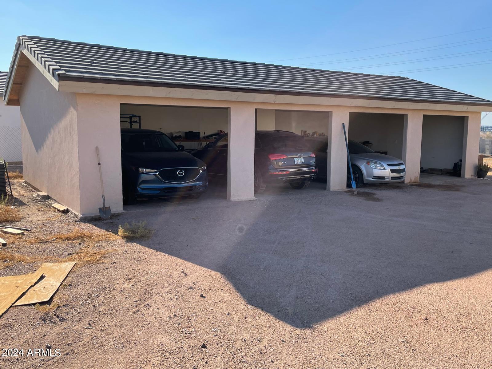 1527 E GERMANN Road
