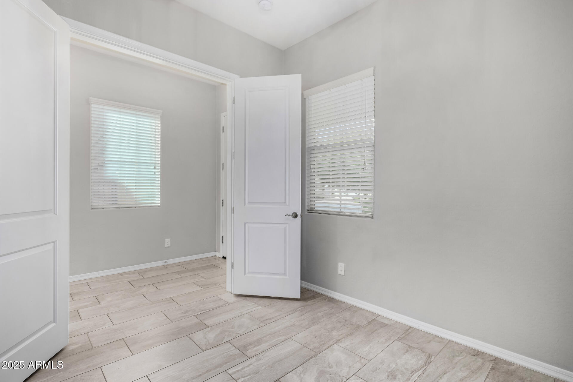 2905 E ALOE Place