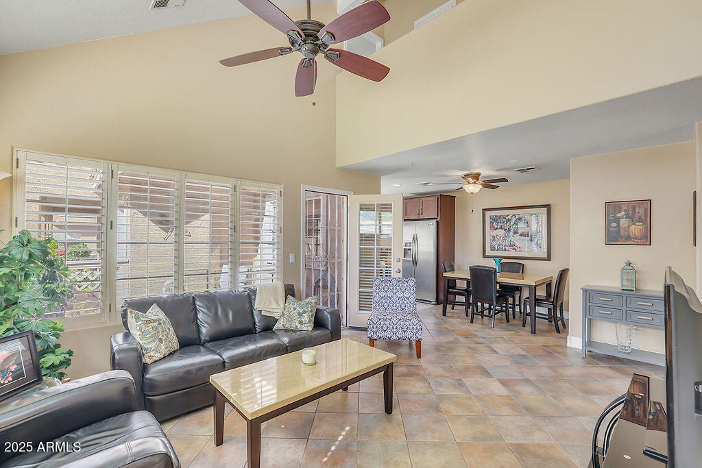 1633 E LAKESIDE Drive 139