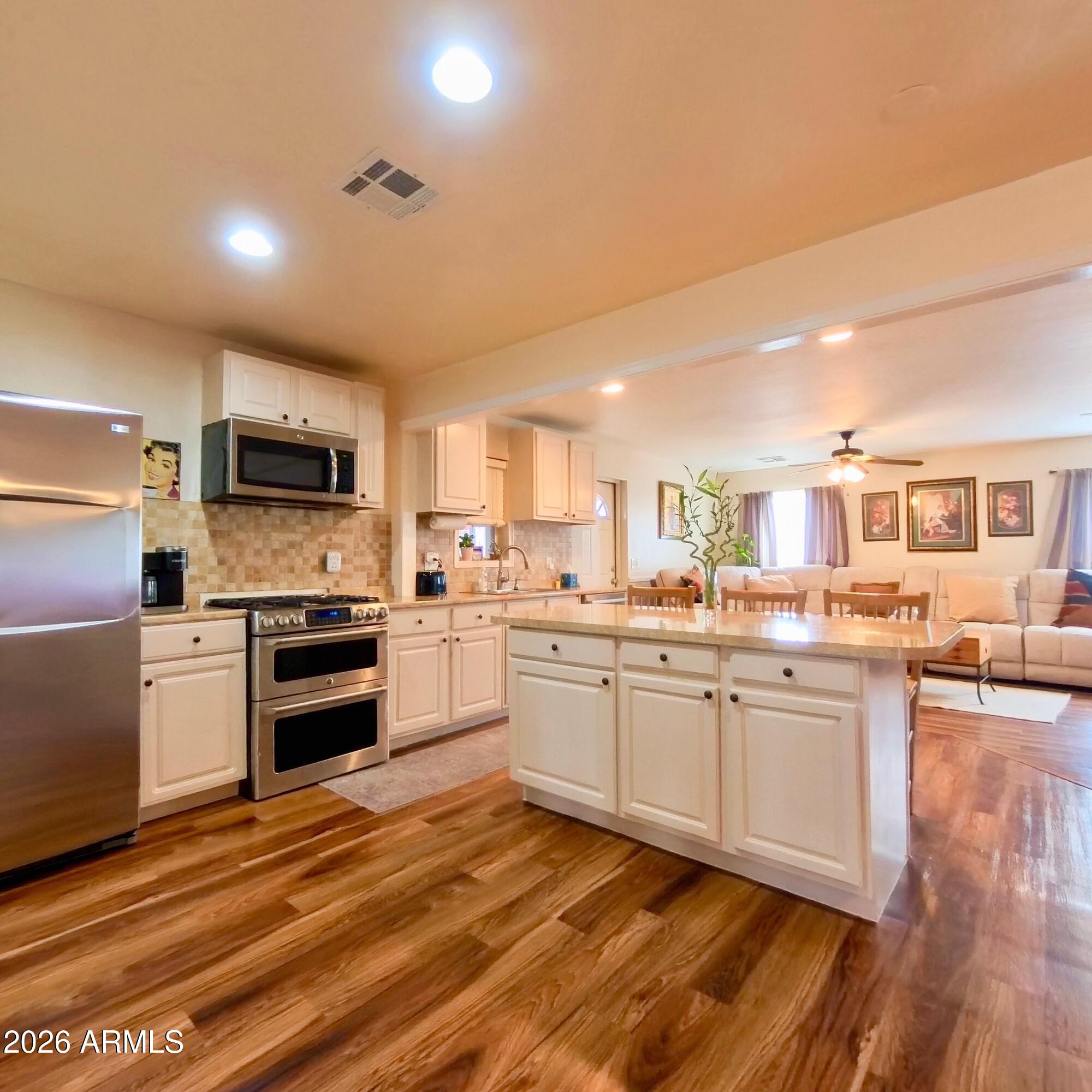 2419 E BILLINGS Street