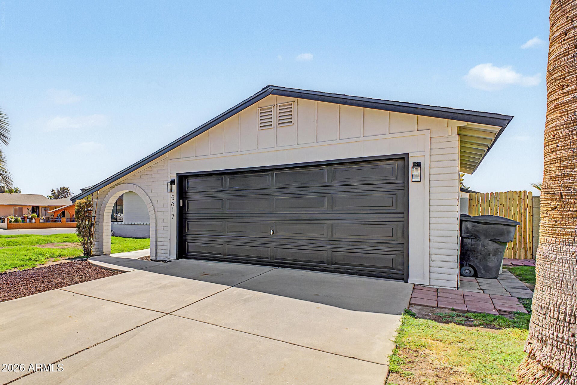 5617 W COCHISE Drive