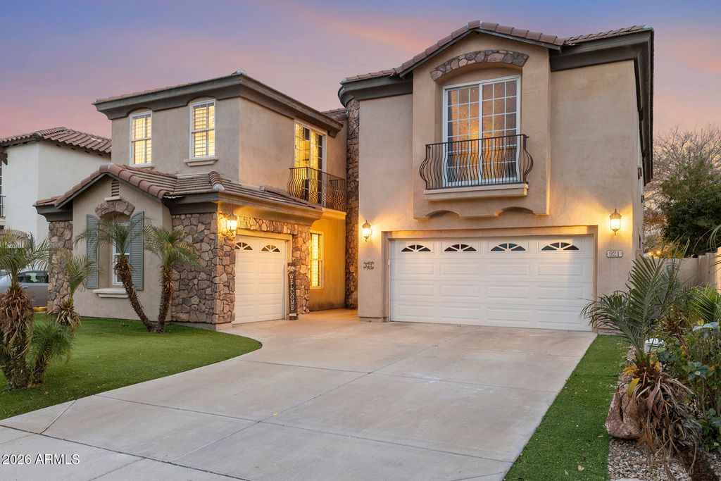 Photo of 921 E Canyon Way, Chandler, AZ 85249 (MLS # 6973795)