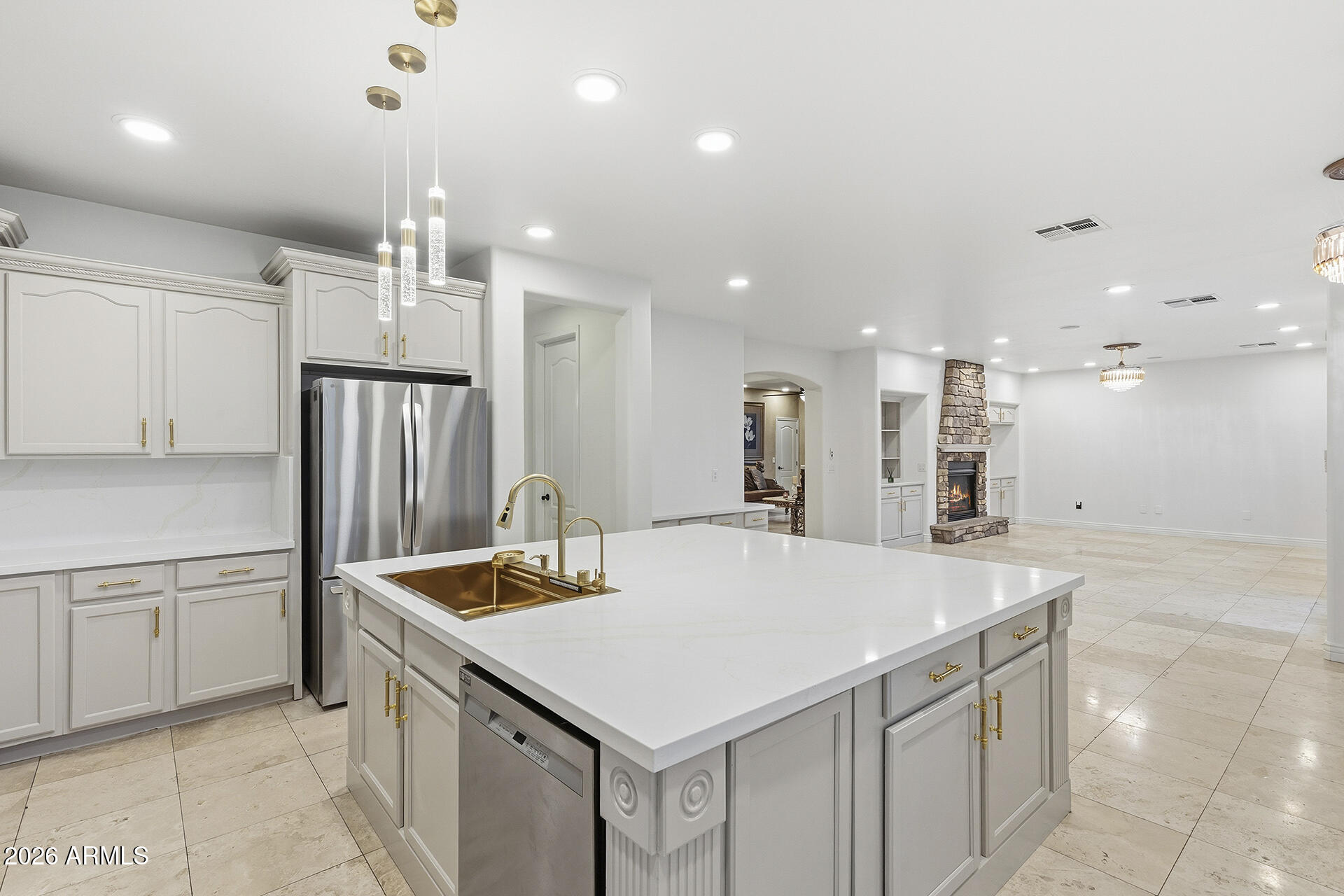 MCQUEEN LAKES - Residential