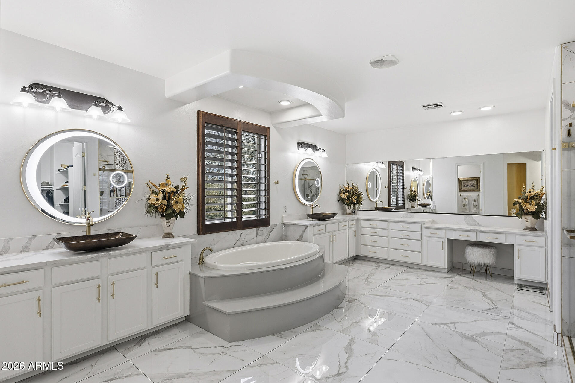 MCQUEEN LAKES - Residential