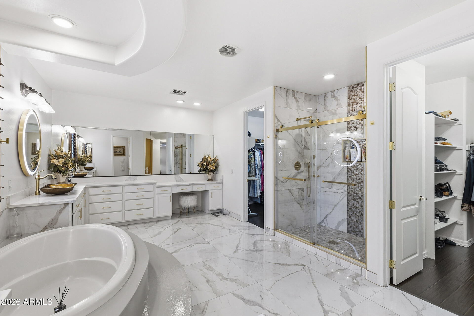 MCQUEEN LAKES - Residential