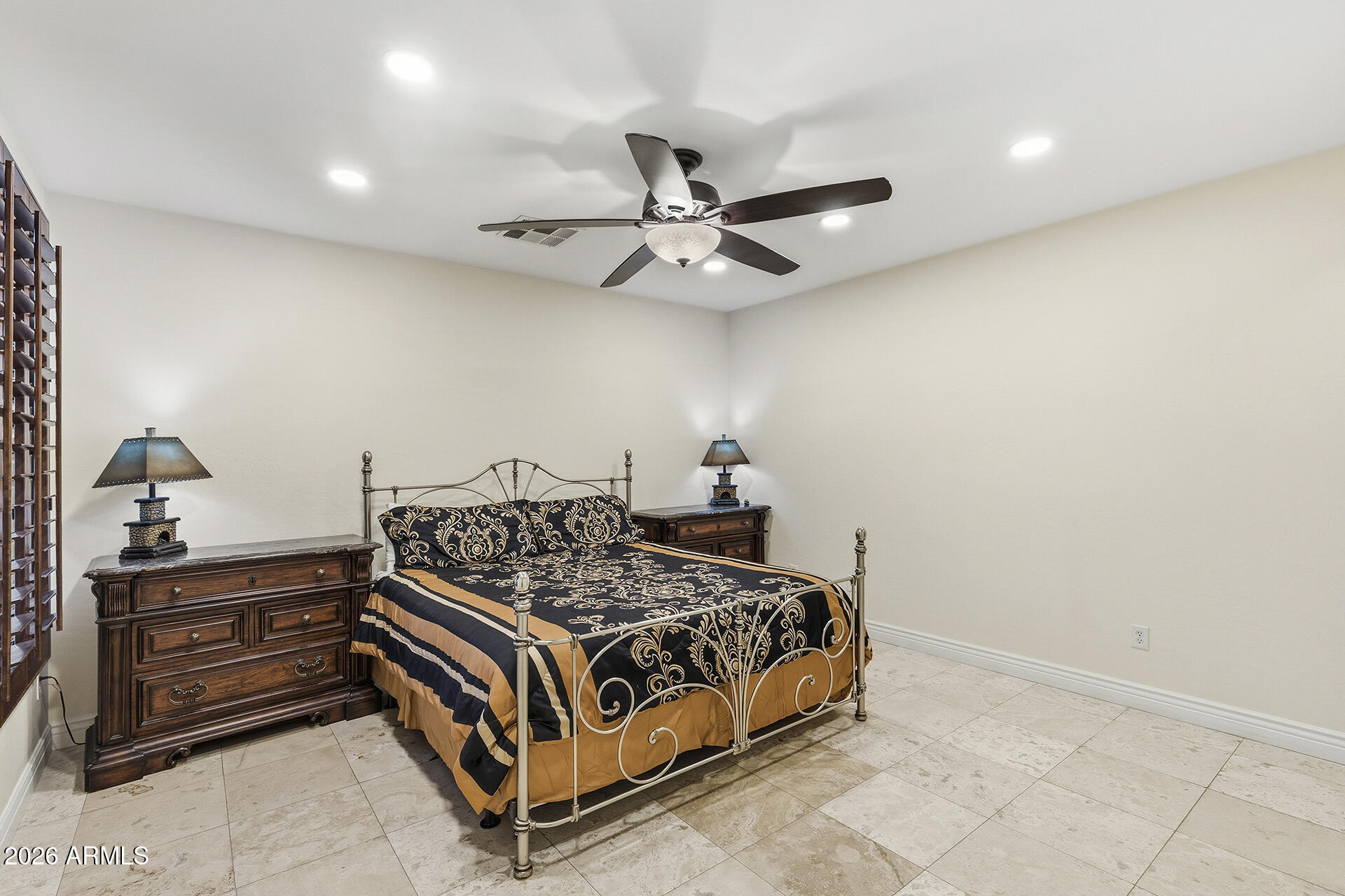MCQUEEN LAKES - Residential