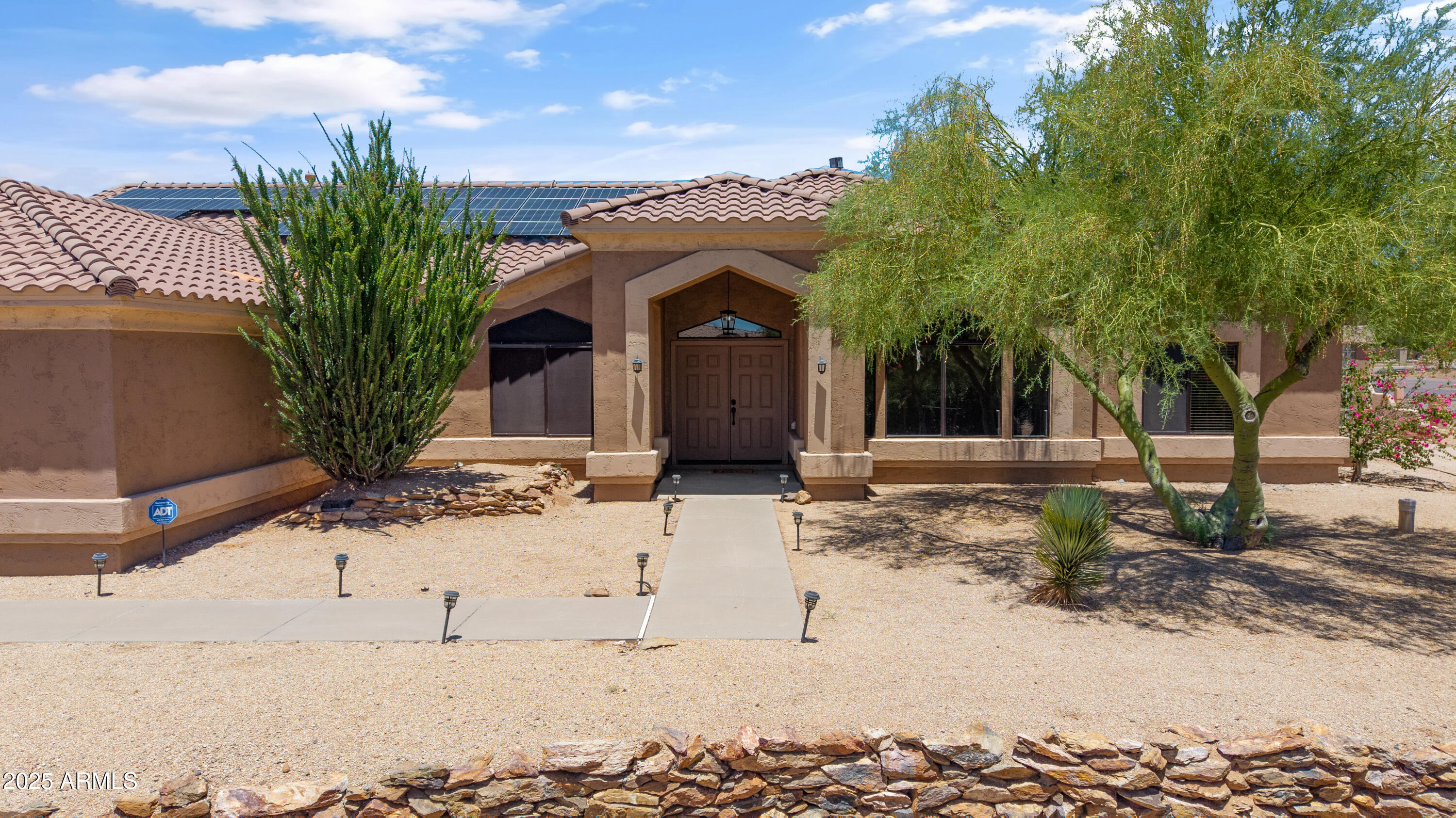 512 E JORDON Lane
