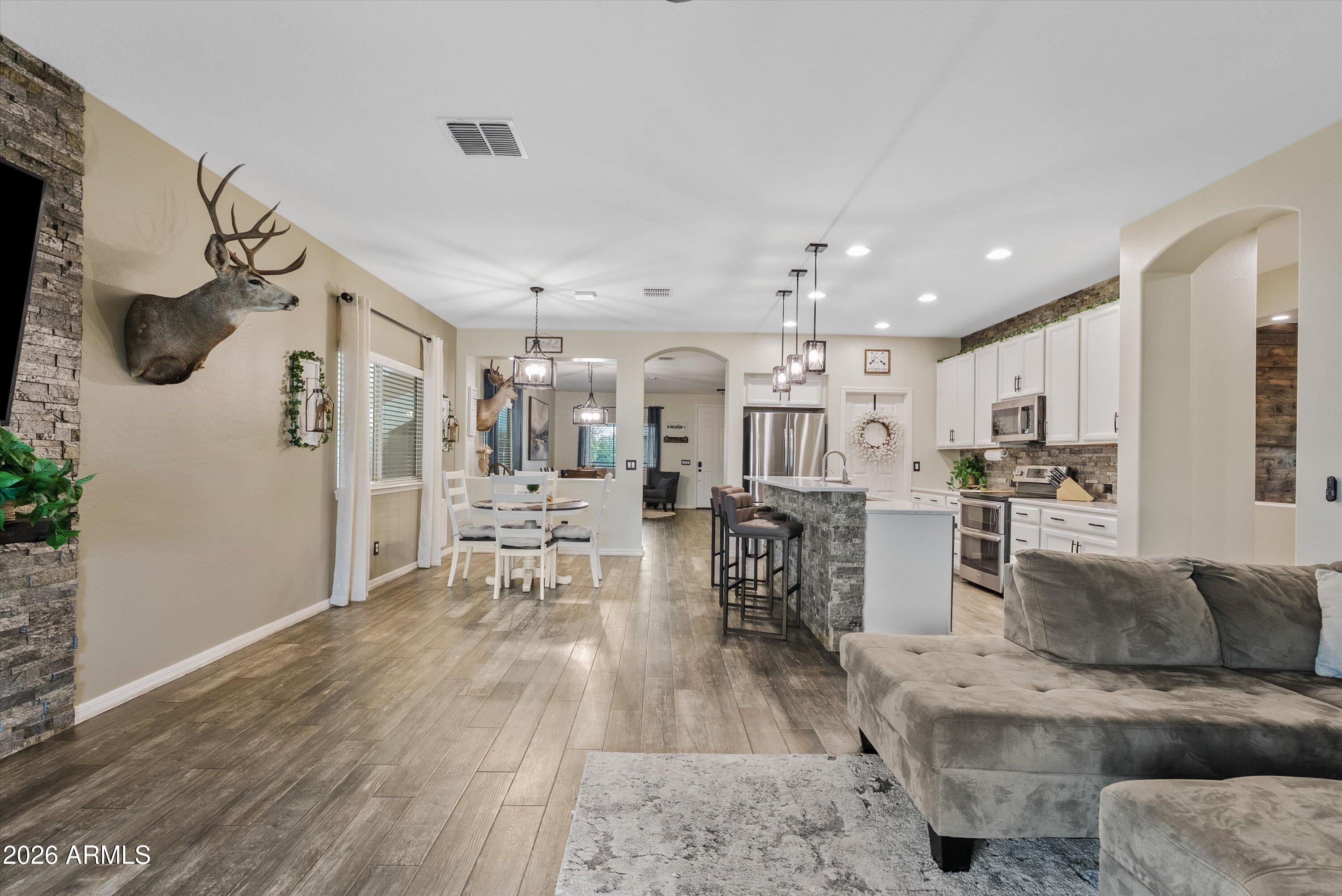 Properties 1 538 W GUM TREE AVE --