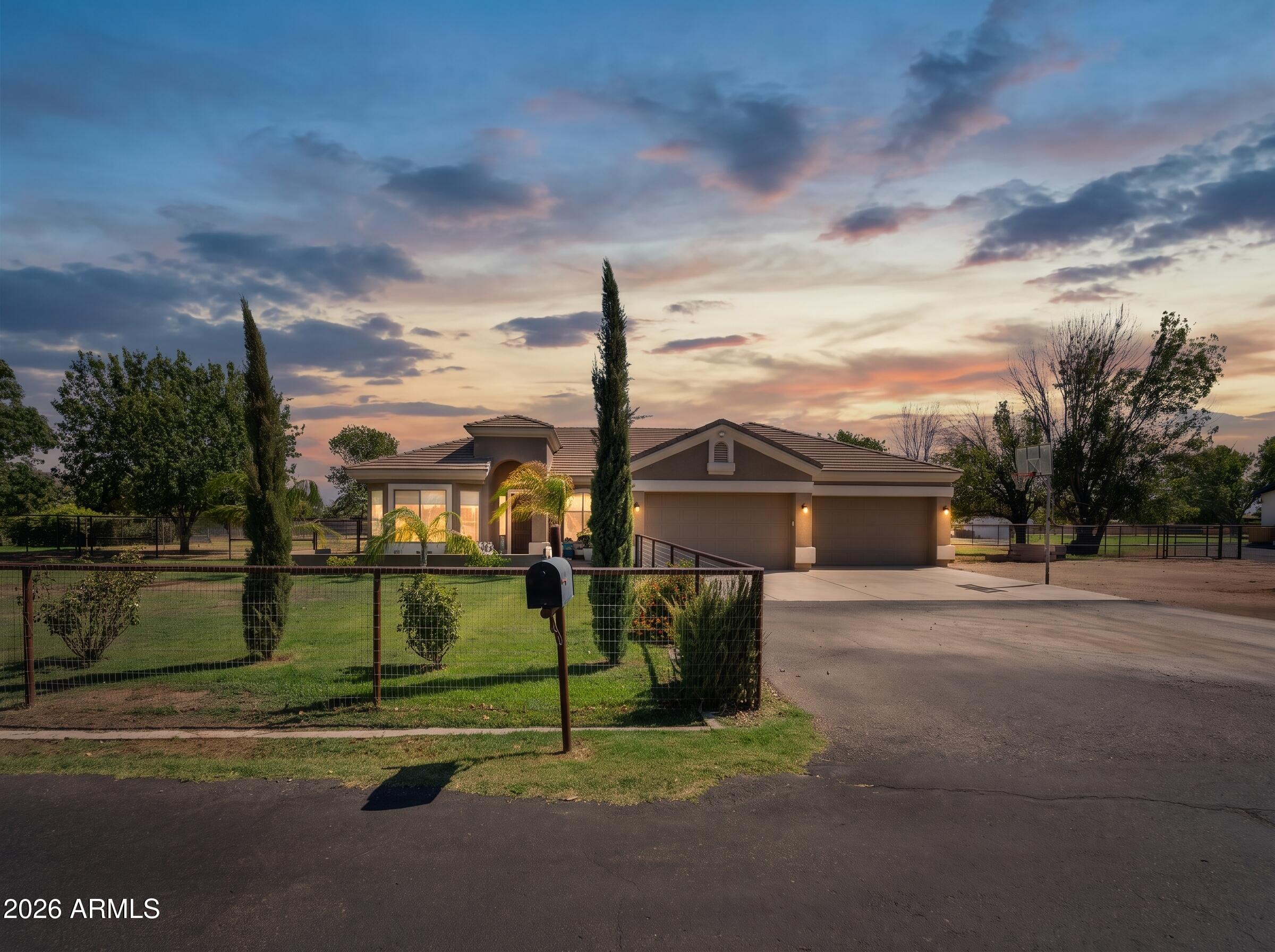 3785 E VIA DEL RANCHO Road