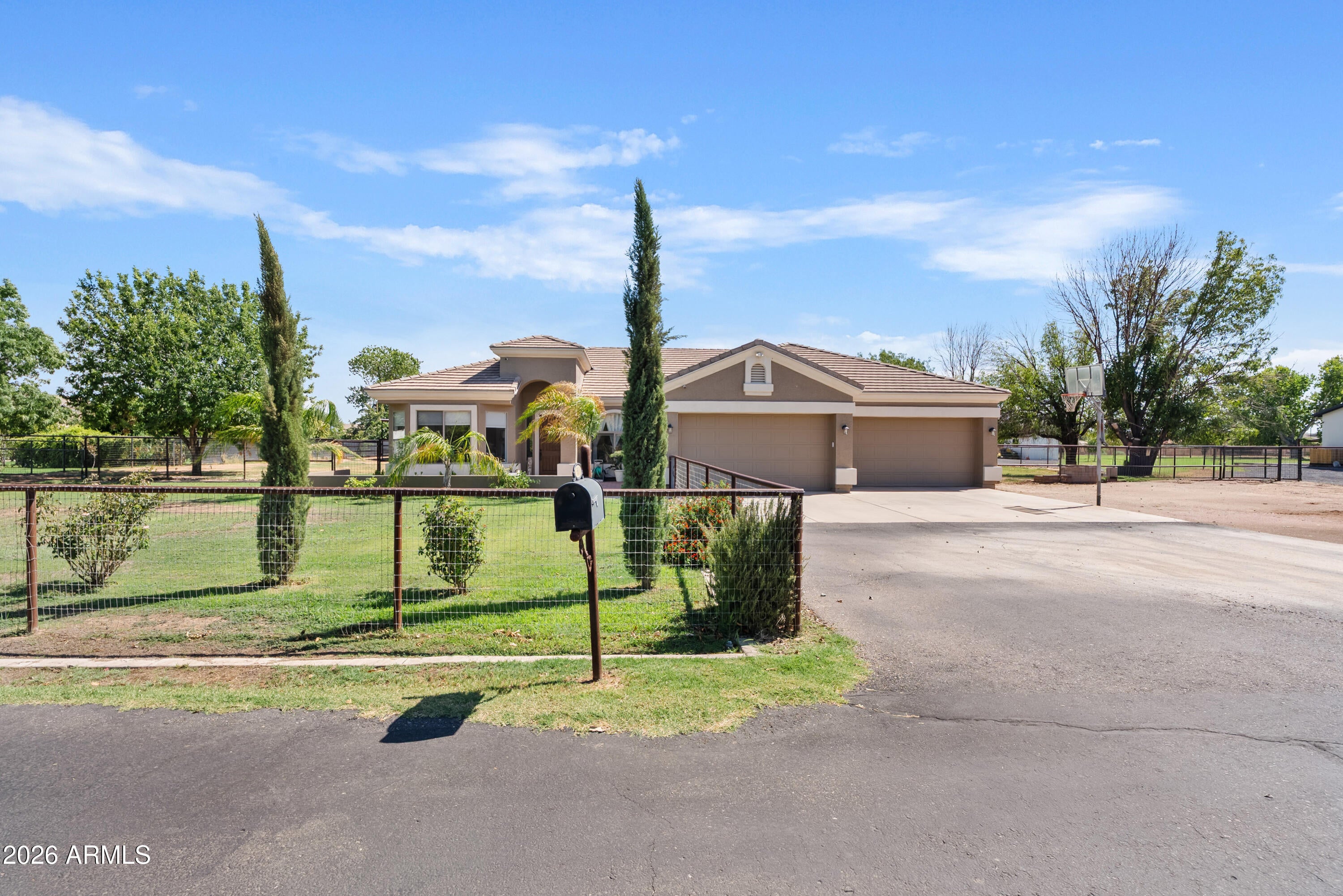 3785 E VIA DEL RANCHO Road