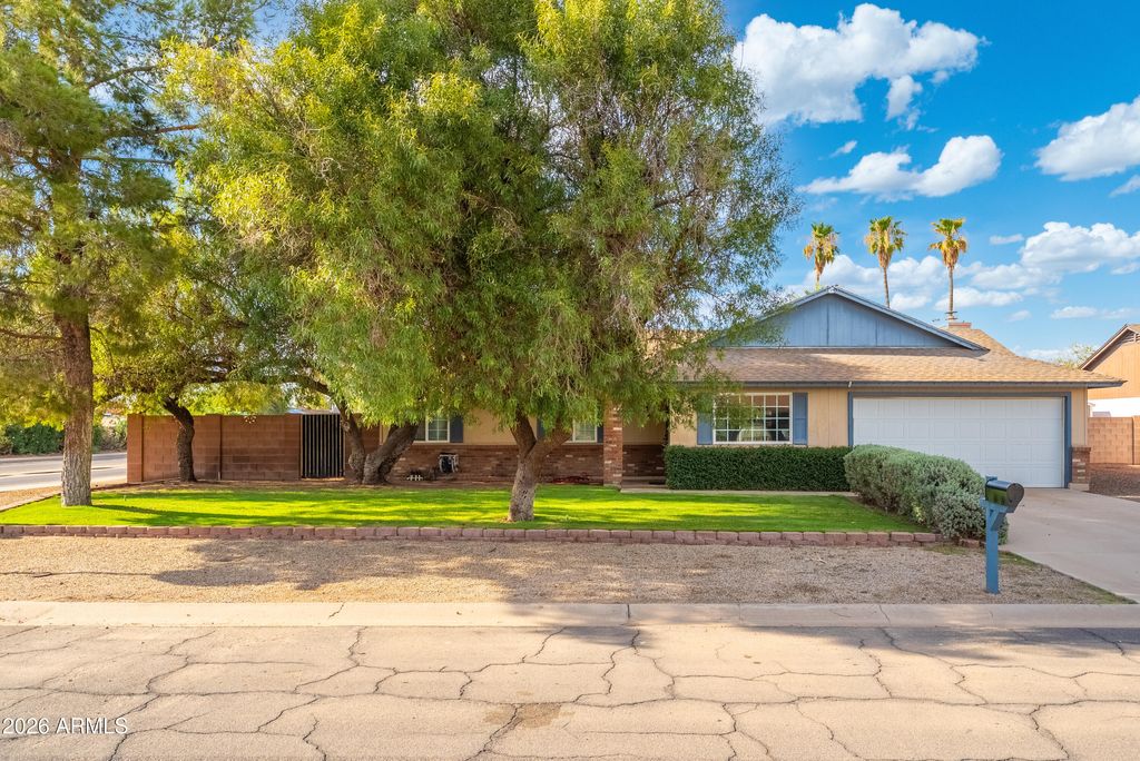 Photo of 502 E Gabrilla Drive, Casa Grande, AZ 85122 (MLS # 7013063)