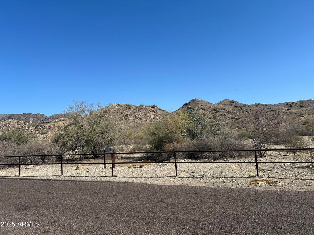 Photo of 520 W Mcneil Street, Phoenix, AZ 85041 (MLS # 7000555)