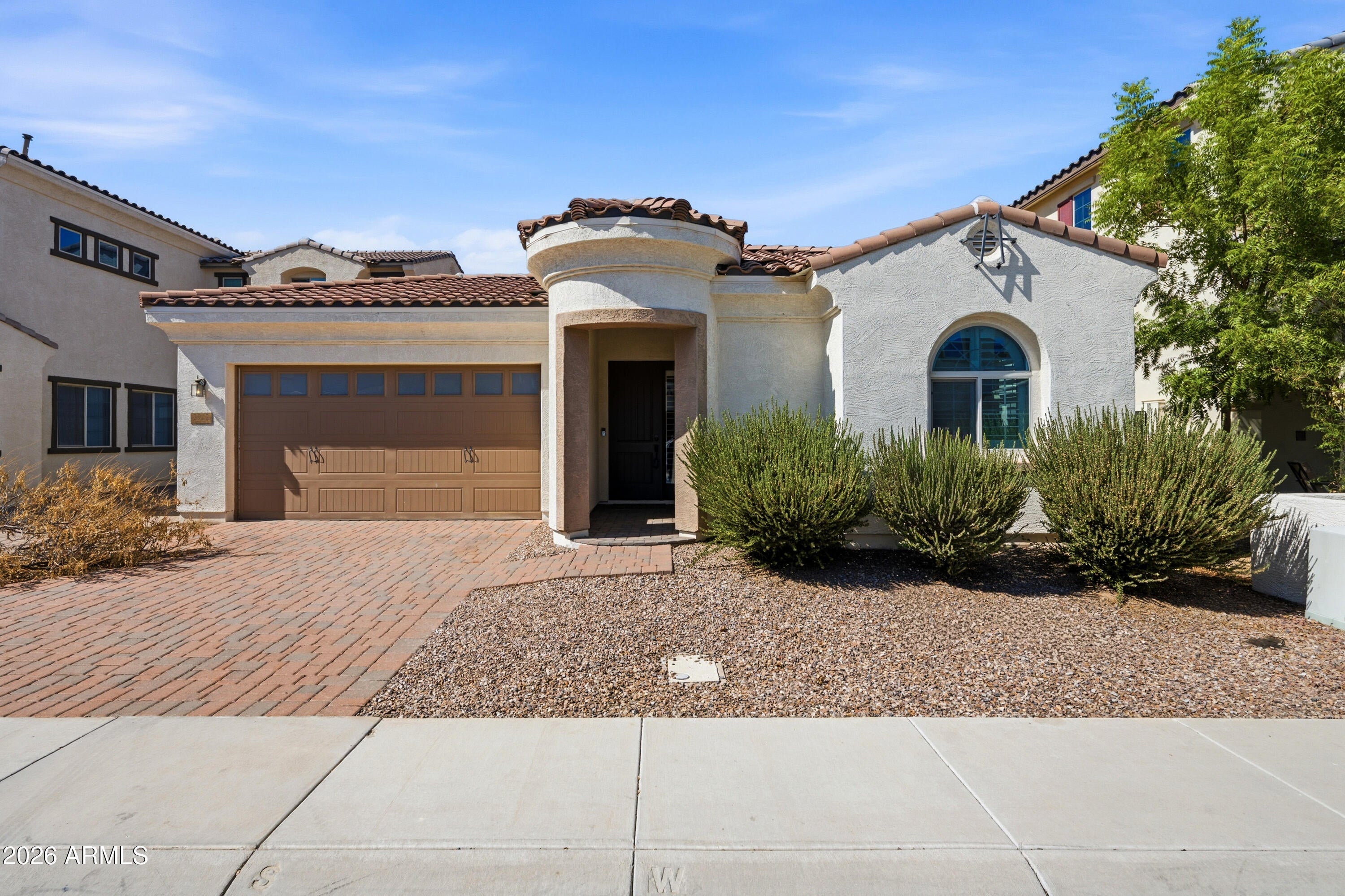 2912 E EBONY Drive