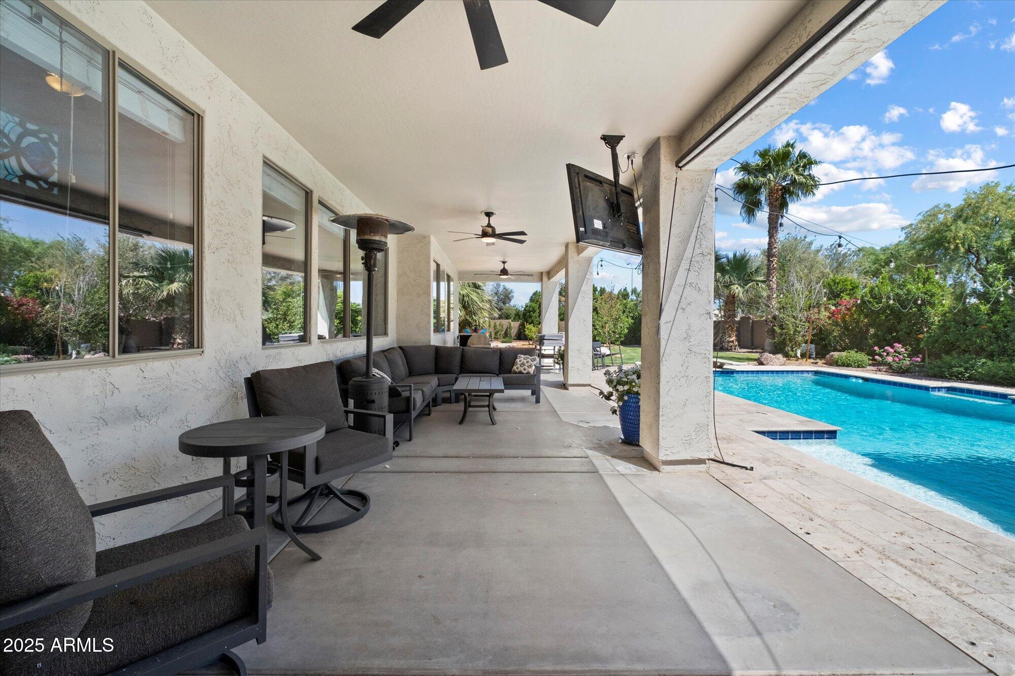 Chandler, Arizona 85249, United States, 7 Bedrooms Bedrooms, ,4 BathroomsBathrooms,Residential,Pending,110949