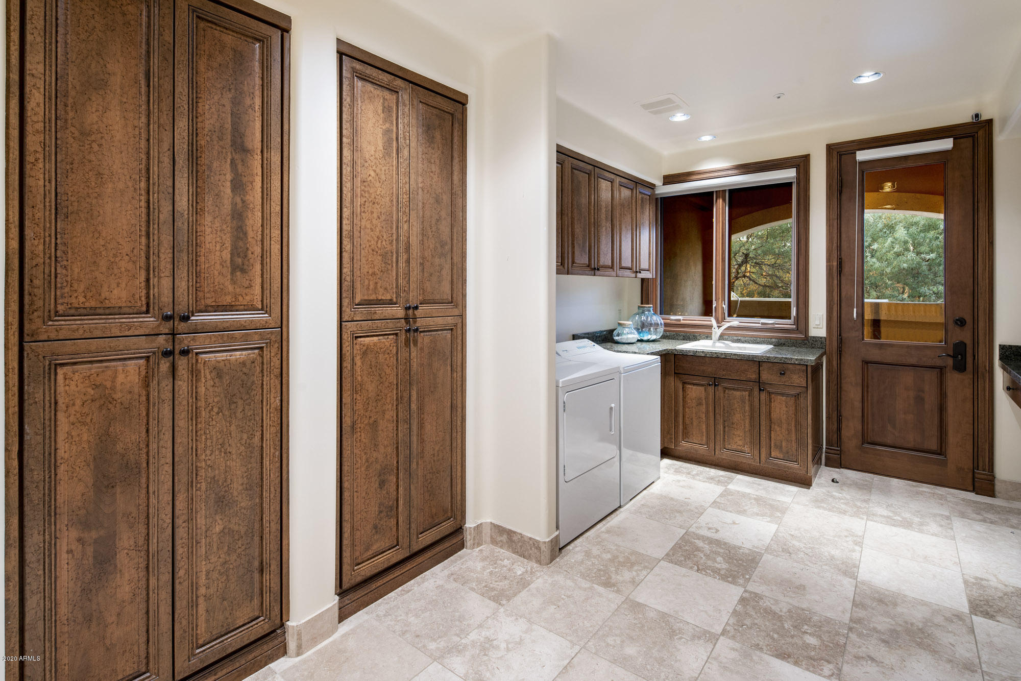 ESTANCIA - Residential