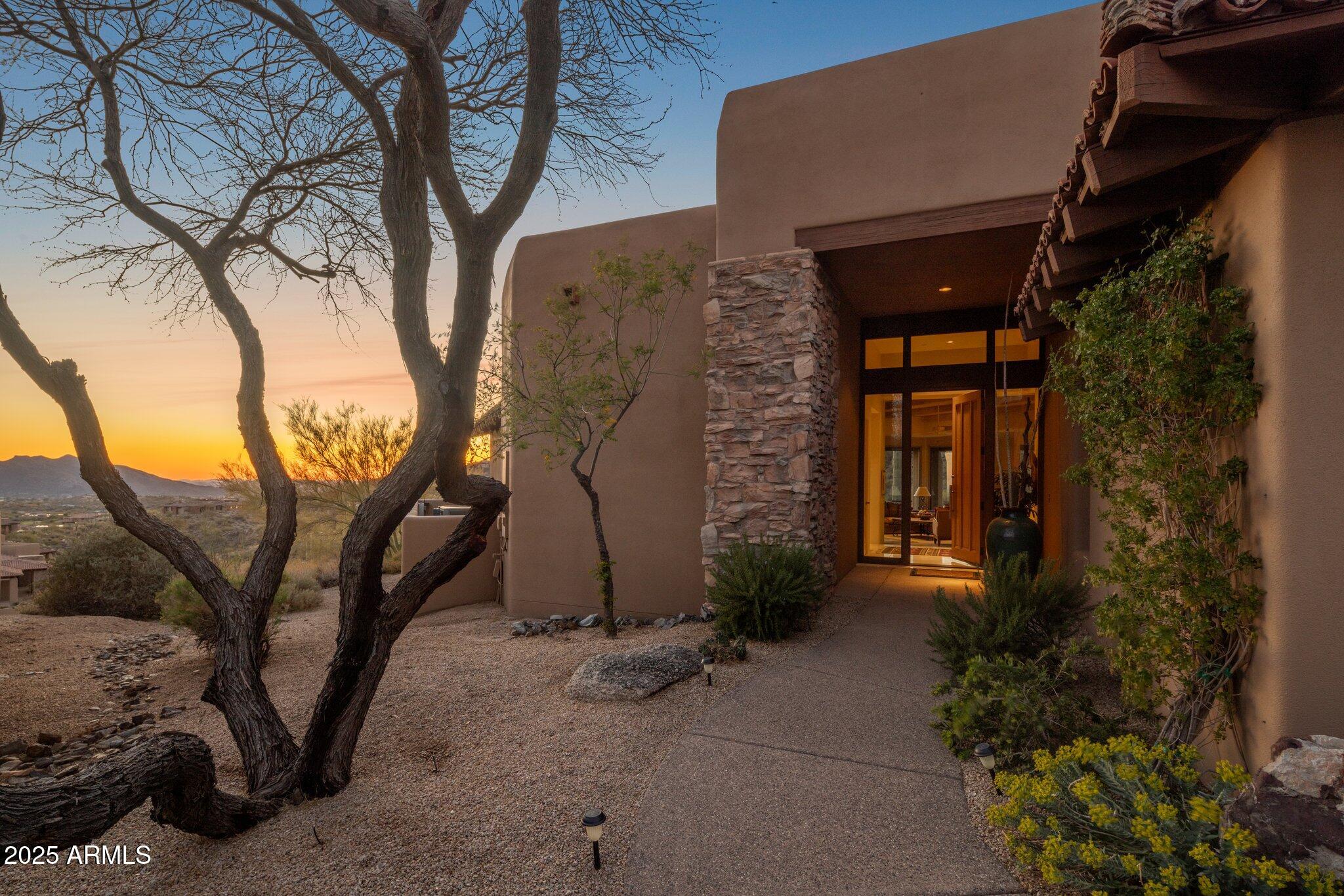 9904 E LOOKOUT MOUNTAIN Drive