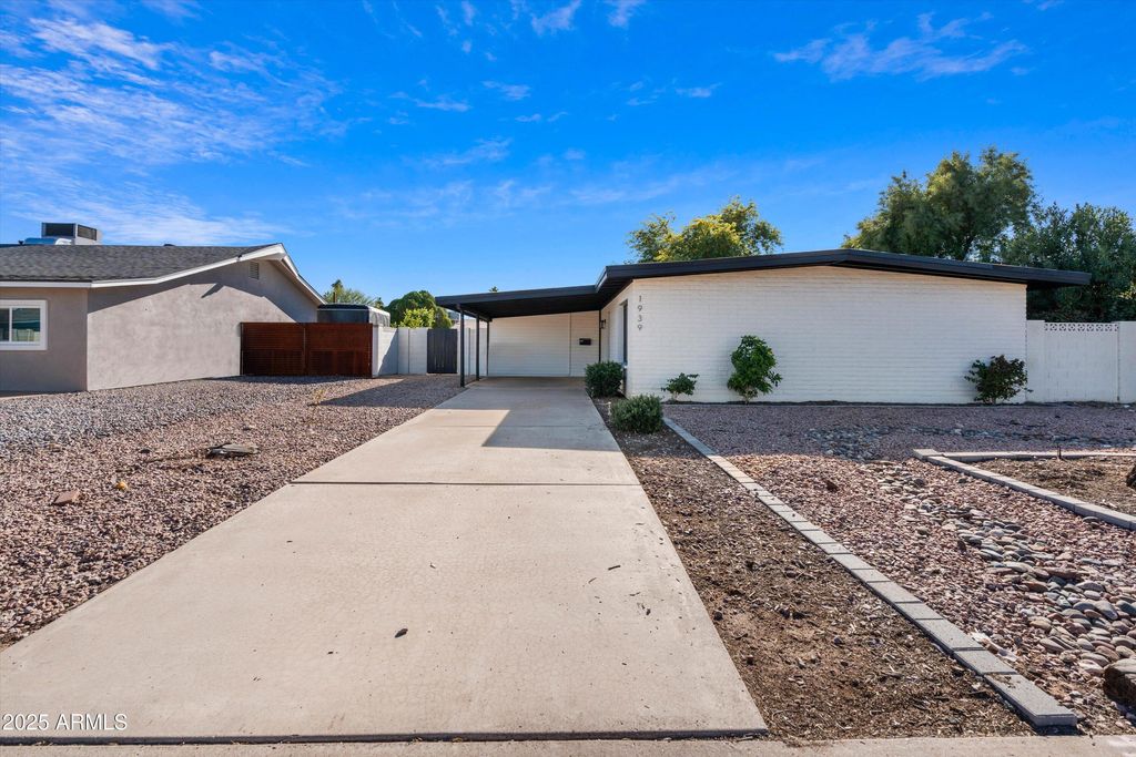 Photo of 1939 E Alameda Drive, Tempe, AZ 85282 (MLS # 6957041)