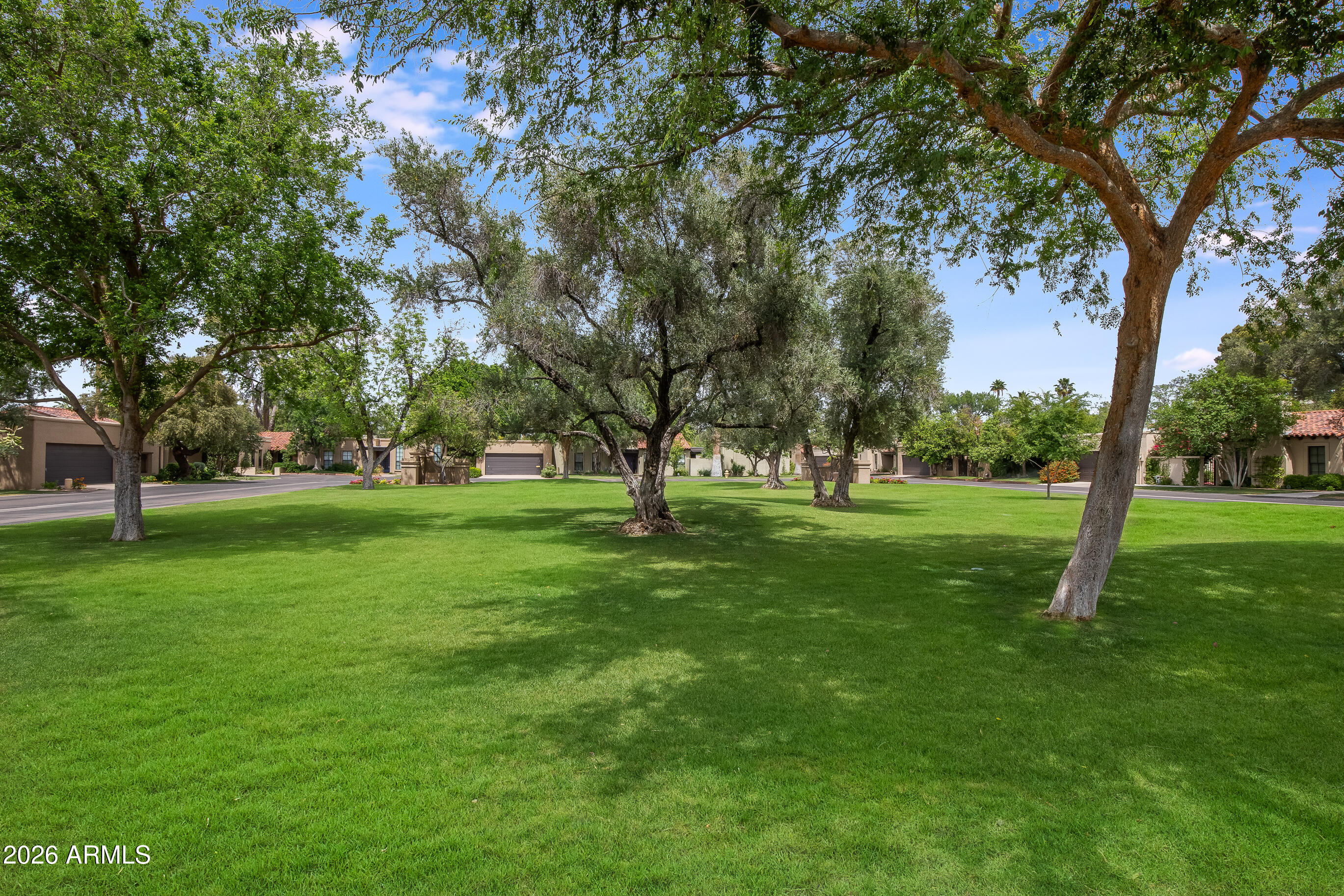 5315 N LA PLAZA Circle