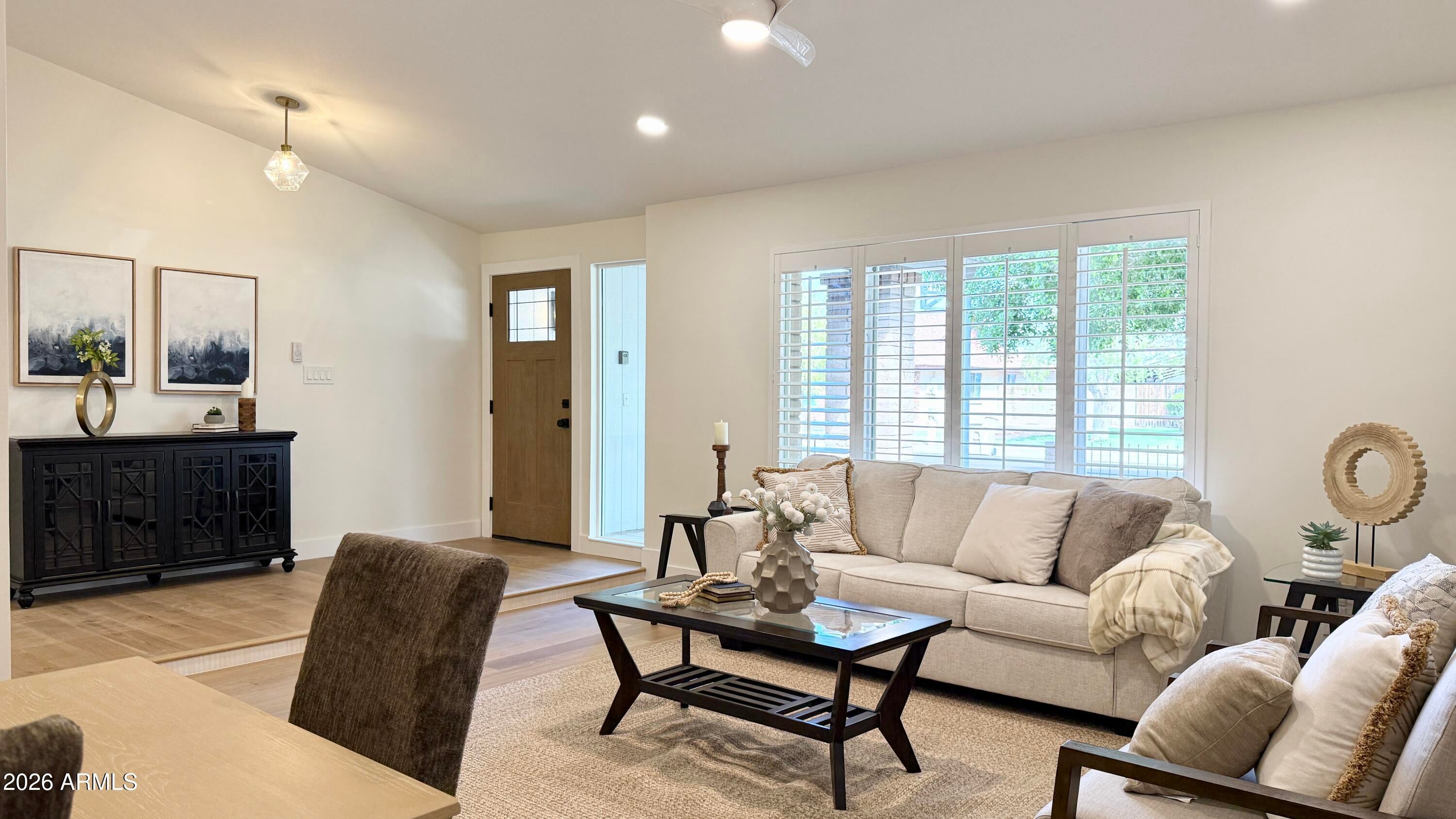6139 W ALTADENA Avenue