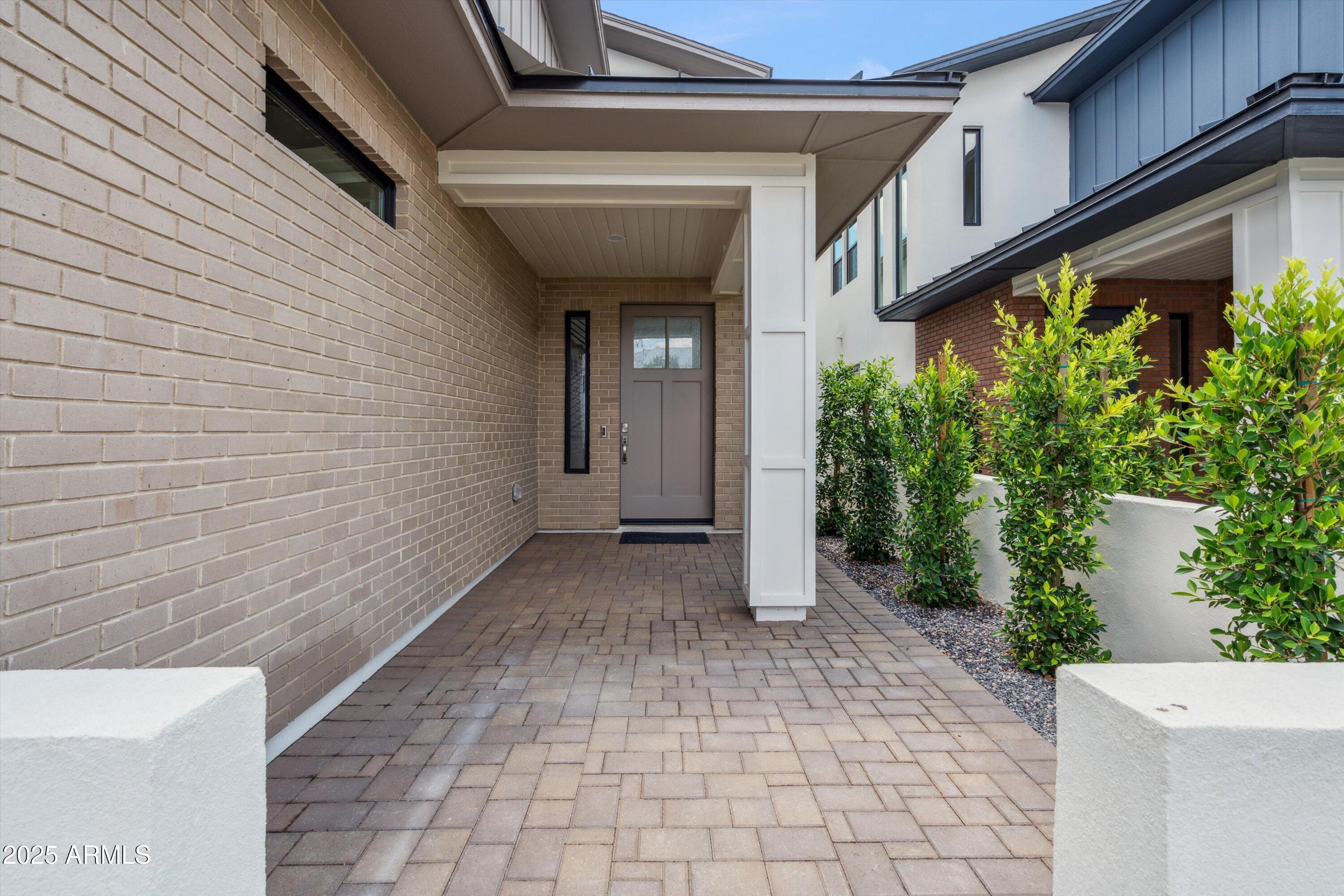 Homes 1 5537 E EARLL Drive