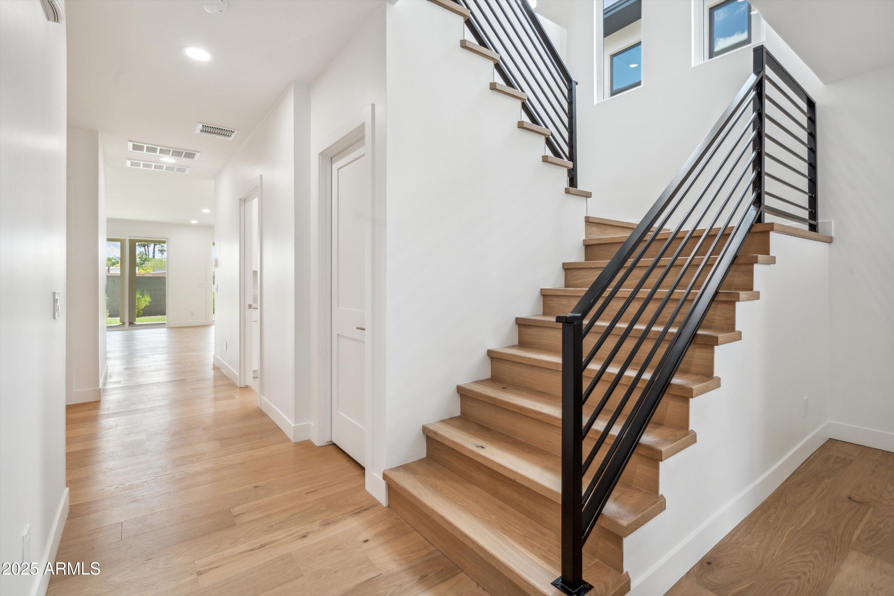 Homes 2 5537 E EARLL Drive
