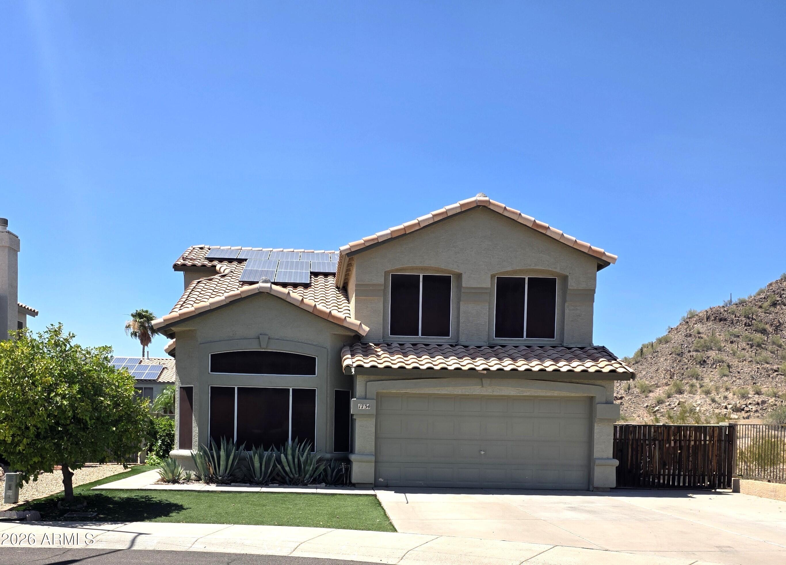 1734 E PONTIAC Drive