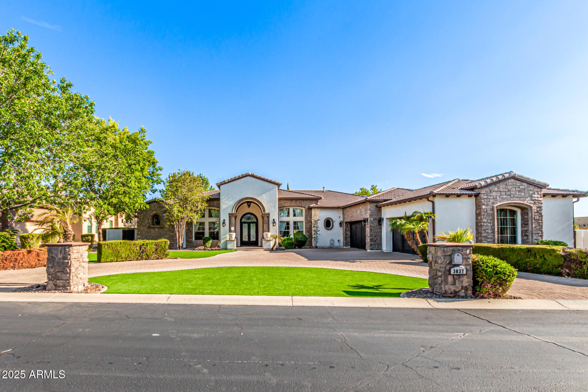 3037 E WATERMAN Way