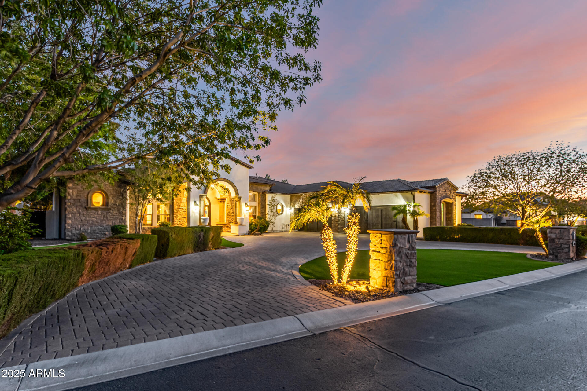 3037 E WATERMAN Way