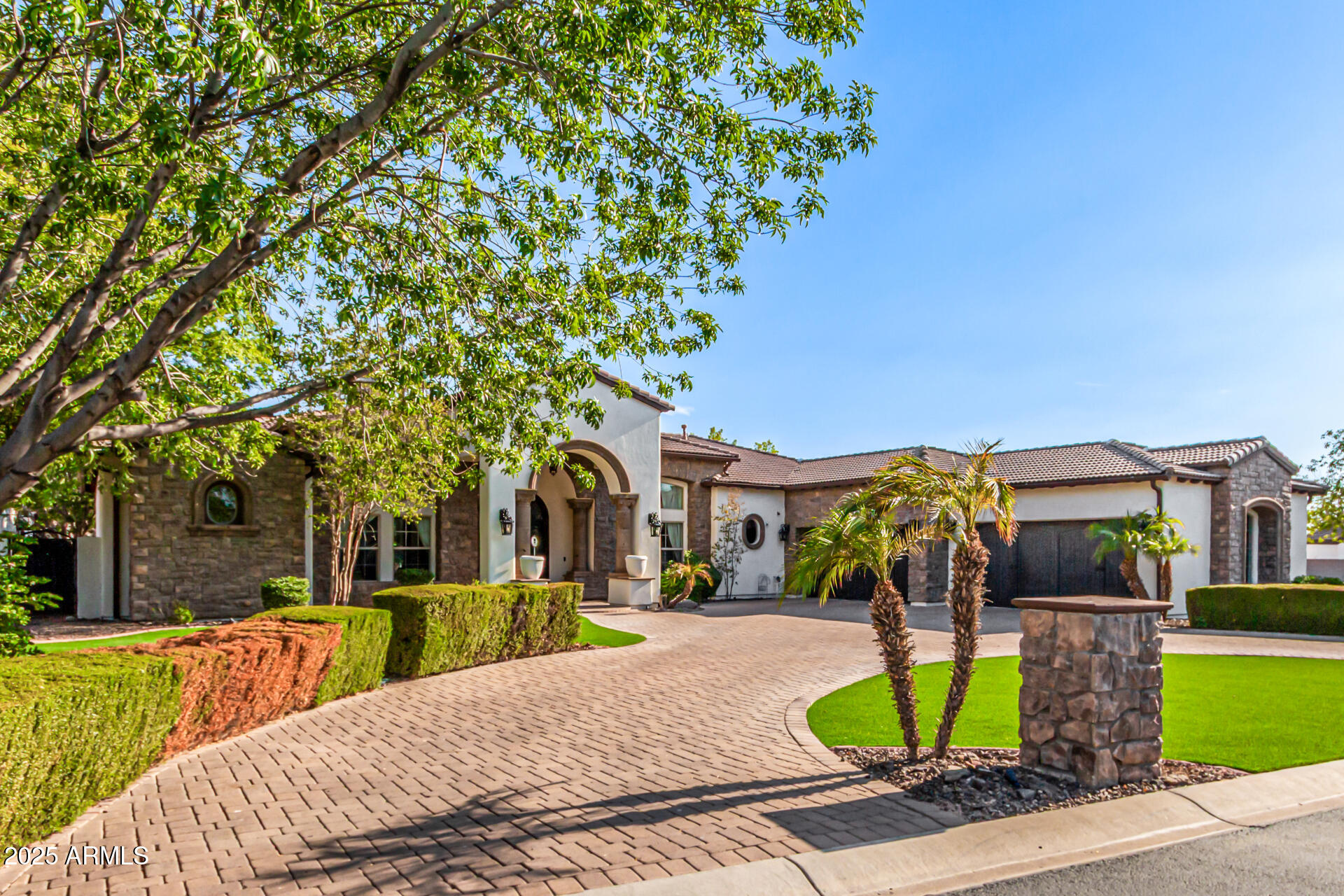 3037 E WATERMAN Way