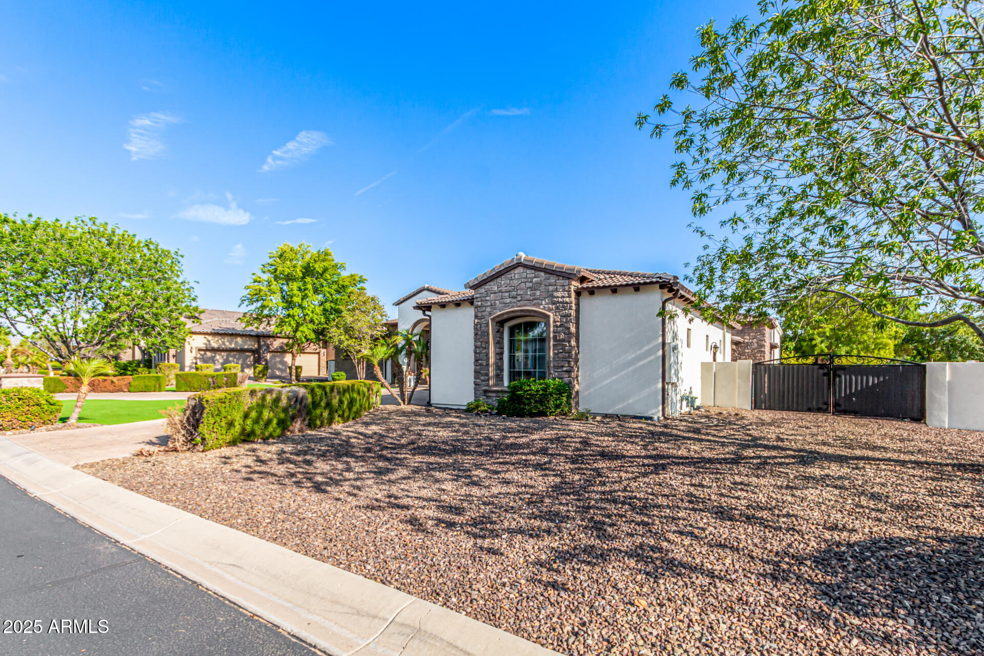 3037 E WATERMAN Way